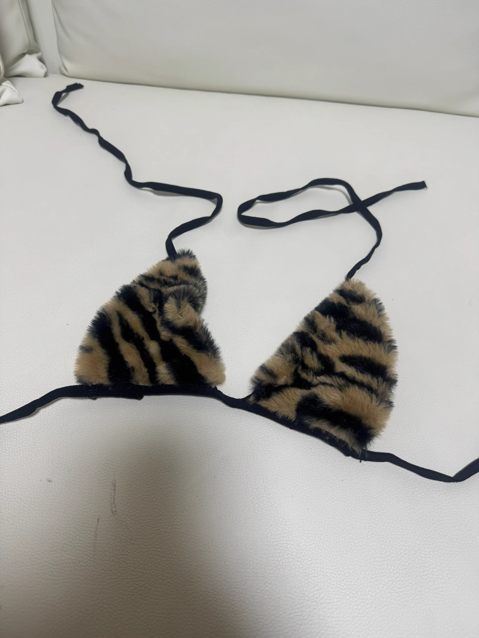 意外と趣味裁縫。ハロウィン用のサイズ合わないコスをデカπ用に手縫いして出勤 https://t.co/tJoigf0Bo6