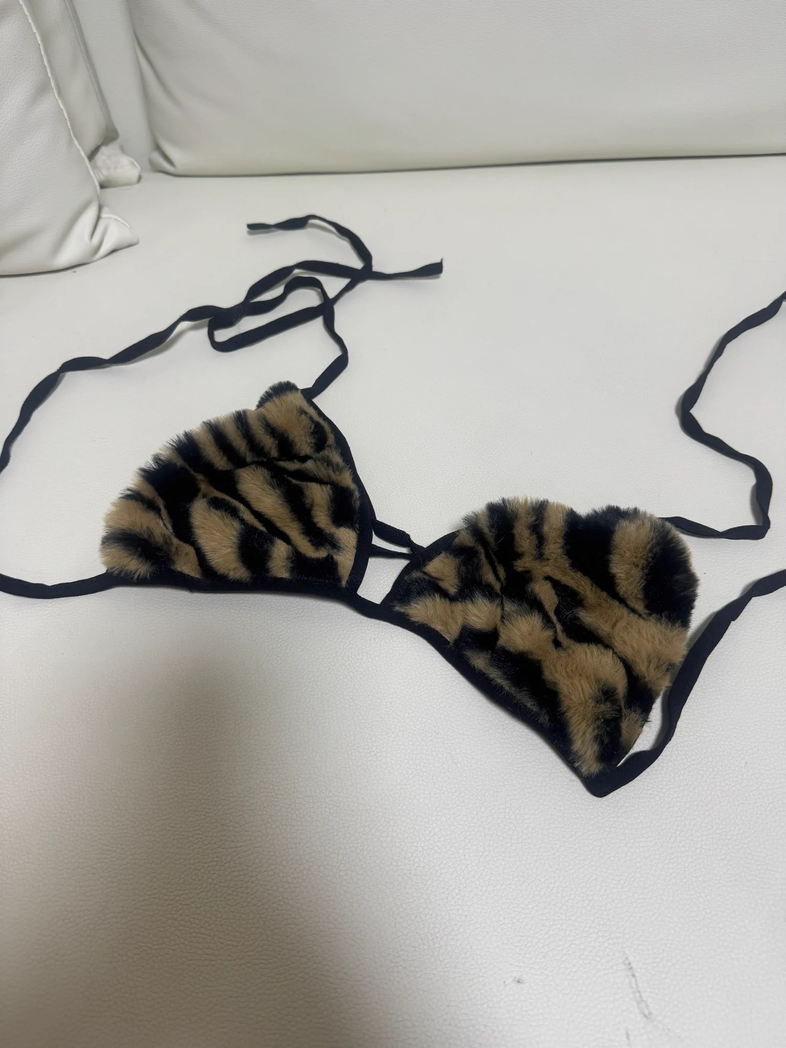 意外と趣味裁縫。ハロウィン用のサイズ合わないコスをデカπ用に手縫いして出勤 https://t.co/tJoigf0Bo6