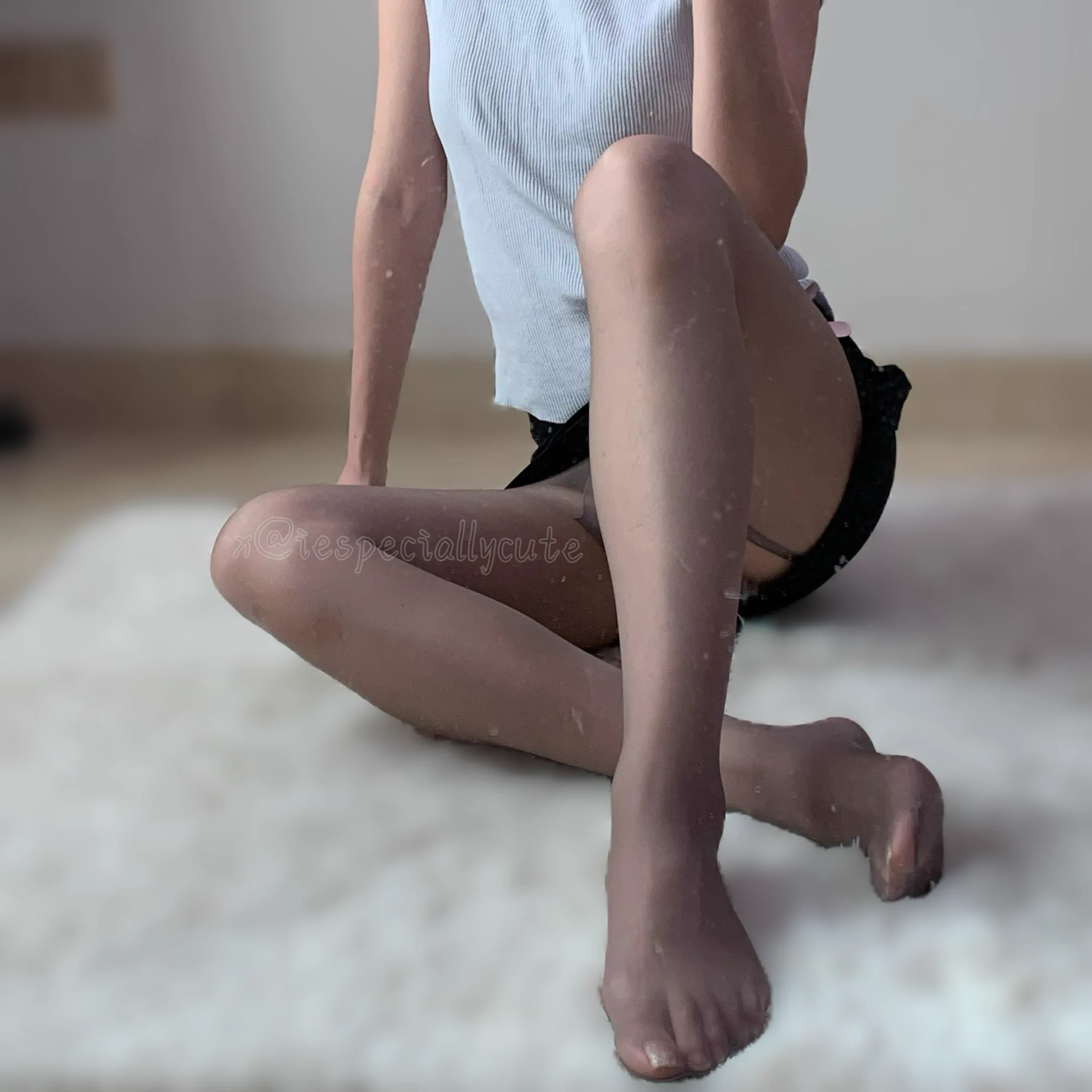 #绫LingTouch 
瘾-灰色开裆丝袜 好丝滑💋
@linglingerie0 https://t.co/enUgwPGA05