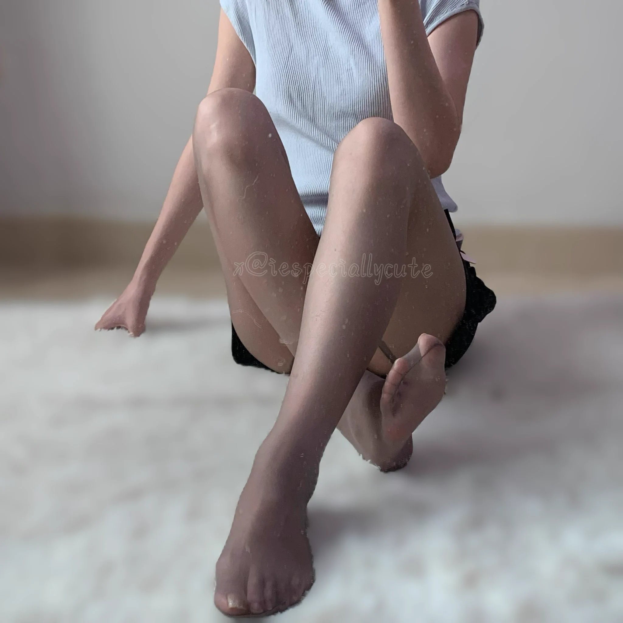 #绫LingTouch 
瘾-灰色开裆丝袜 好丝滑💋
@linglingerie0 https://t.co/enUgwPGA05