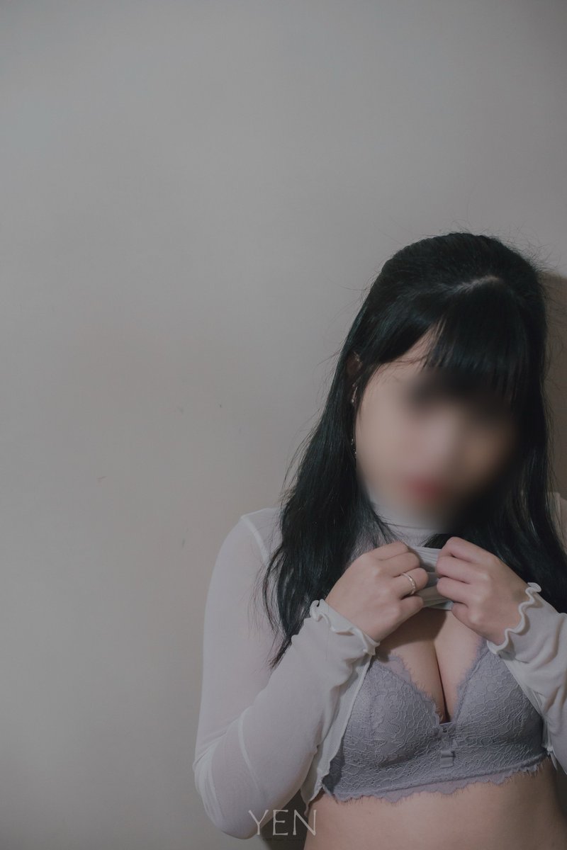 ［ 沒有名字ㄉ試拍˃๑⃙⃘´༥`๑⃙⃘ಣ  ］
第一次跟Yen合作！先約個小空間試拍！
模特經驗沒有很多的我 真的是會不知所措
但Yen都會好好指導我的動作跟表情
非常ㄉ感謝｡ﾟ( ﾟஇωஇﾟ)ﾟ｡
然後非常抱歉那天累到我只有臭臉 連笑都很難⋯
照片還沒有全釋出 但想說順便更新一下推特
po後面我覺得好看的幾張！ https://t.co/iAlWH8Nppy