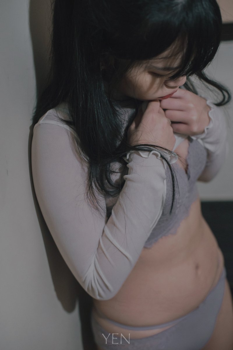 ［ 沒有名字ㄉ試拍˃๑⃙⃘´༥`๑⃙⃘ಣ  ］
第一次跟Yen合作！先約個小空間試拍！
模特經驗沒有很多的我 真的是會不知所措
但Yen都會好好指導我的動作跟表情
非常ㄉ感謝｡ﾟ( ﾟஇωஇﾟ)ﾟ｡
然後非常抱歉那天累到我只有臭臉 連笑都很難⋯
照片還沒有全釋出 但想說順便更新一下推特
po後面我覺得好看的幾張！ https://t.co/iAlWH8Nppy