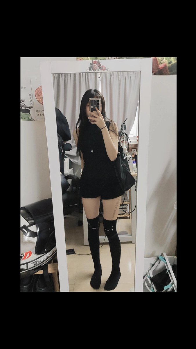 襪子的表情很萌 https://t.co/AinDMhv4nY