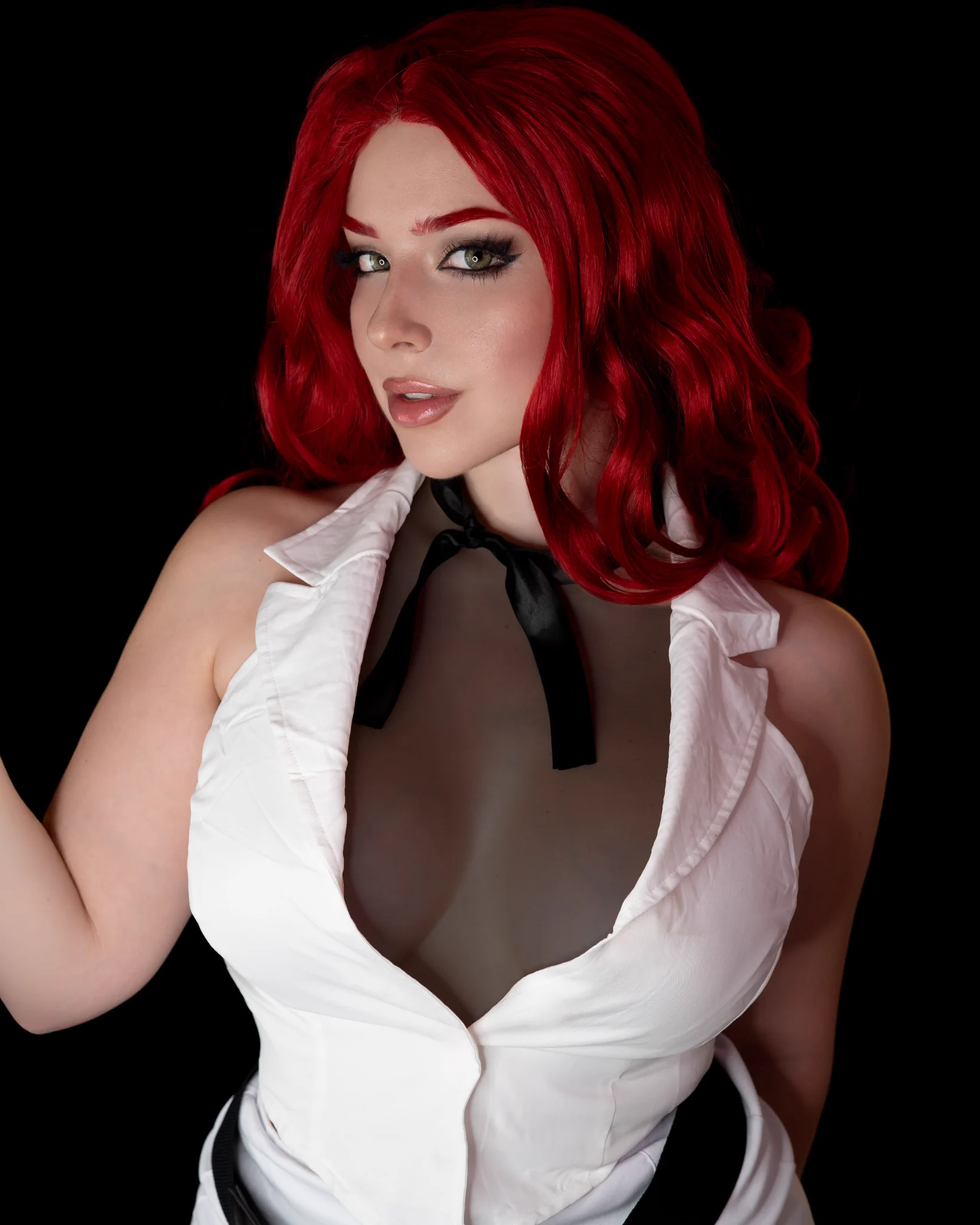 if i had a linkedin where i was a sultry magician with a big secret this would be my headshot https://t.co/NyTJijkzz9