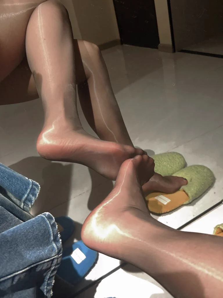 爱看脚的有福了 https://t.co/Gp1RY7FpZj