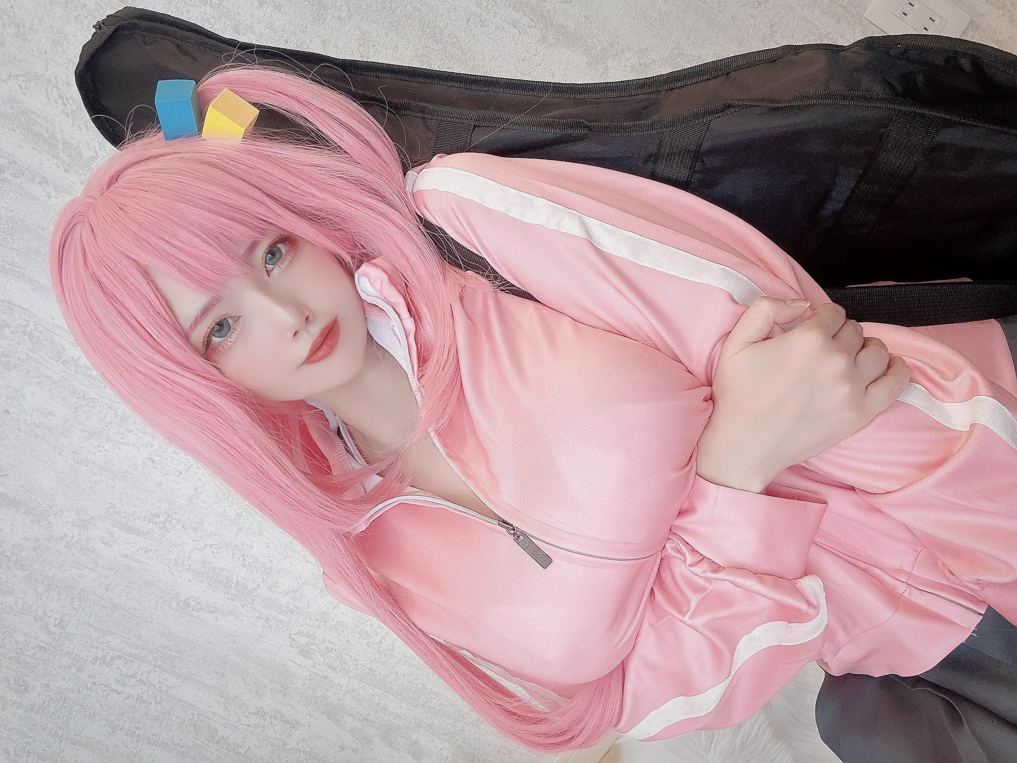 こっちのぼっちちゃん🎸 https://t.co/1HATlO58cs