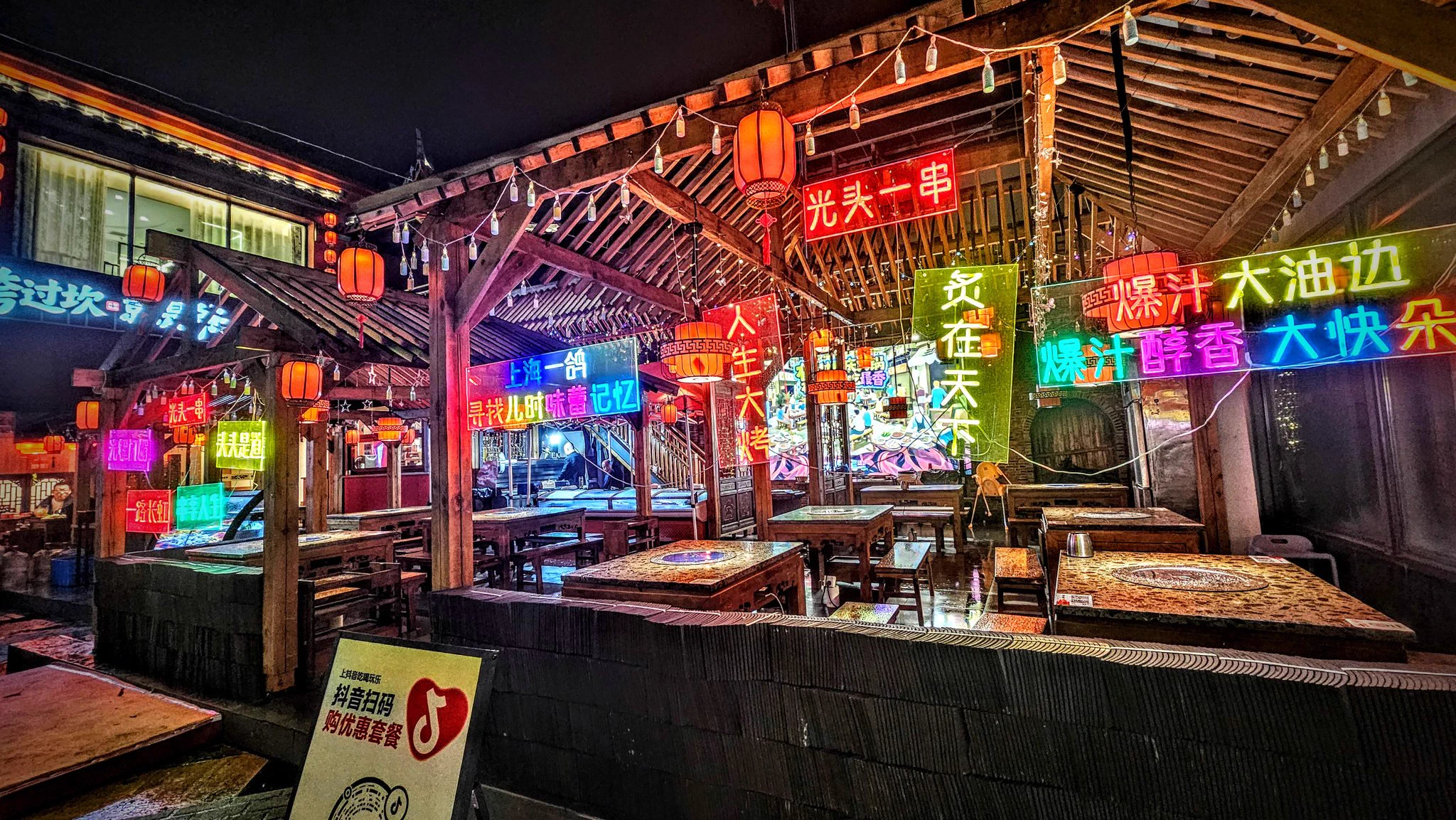 Some wild Thursday nights can be had in Shanghai ♥️ @MataHari_cd https://t.co/2cWinf5SxF