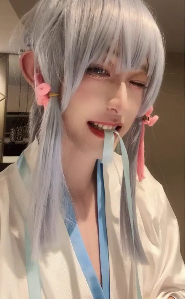 骚伪娘打扮的这么可爱 只为服务好老板
现在男娘卖屁股也很内卷，只能在服务上面下功夫，该玩的都玩上，不断干男娘的骚穴，感觉这样下去会被操死的吧 https://t.co/tAtEuDiTSA