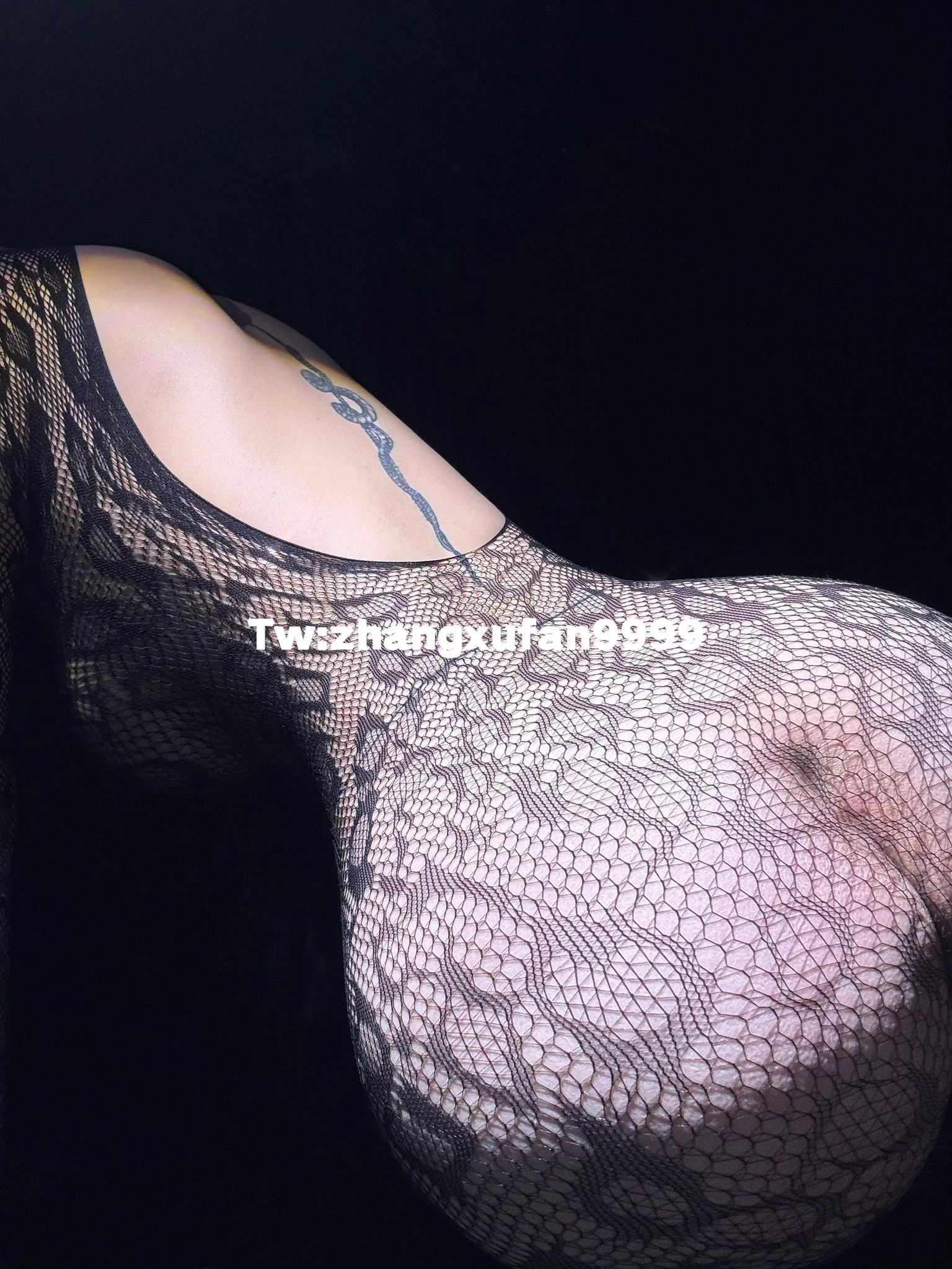 以豹纹化作孔洞，忠实复刻身体的叙事。
在网的经纬间，获得新的释义。

露背连体网衣：FEIEN「苞」@FEIENSILKY 

@BBBBTTTCC
@SexytoDoll 
@SexytoGirl 
@SexytoBaby https://t.co/yUUldIRlZs