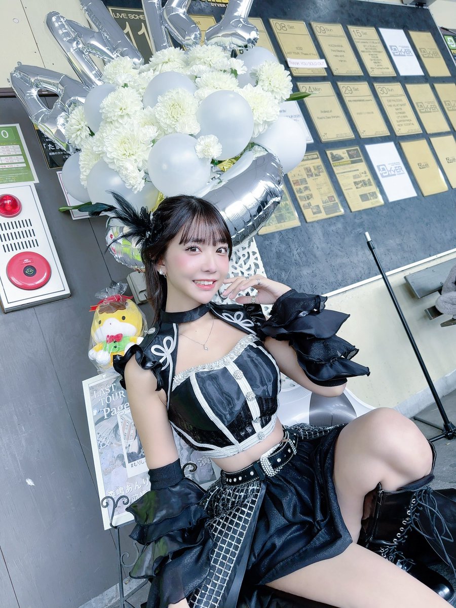 ラストツアー群馬公演「Pages of You」ありがとうございました💕

あんちゅ凱旋素敵だった！
ソロもかっこよすぎた！！！

こんなメンバーと一緒にパフォーマンスできるのが幸せだよ🥰

群馬さいこー！！ https://t.co/SL47EVK5gG