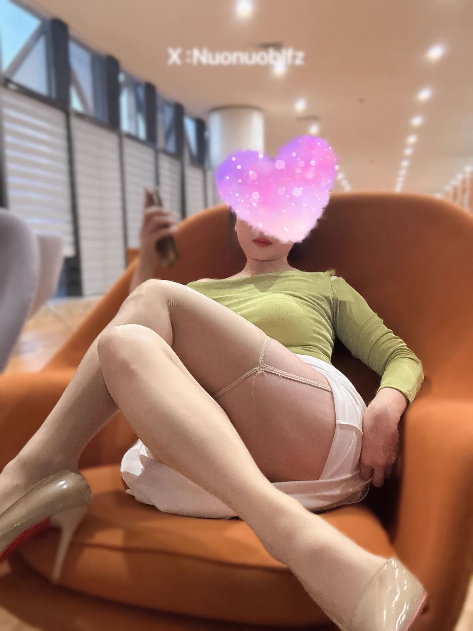 周末就要放松一下，我的Ootd配色是不是很温柔☺️。那我私底下是不是也这么温柔 呀🤔 https://t.co/ZhCKgEeATi