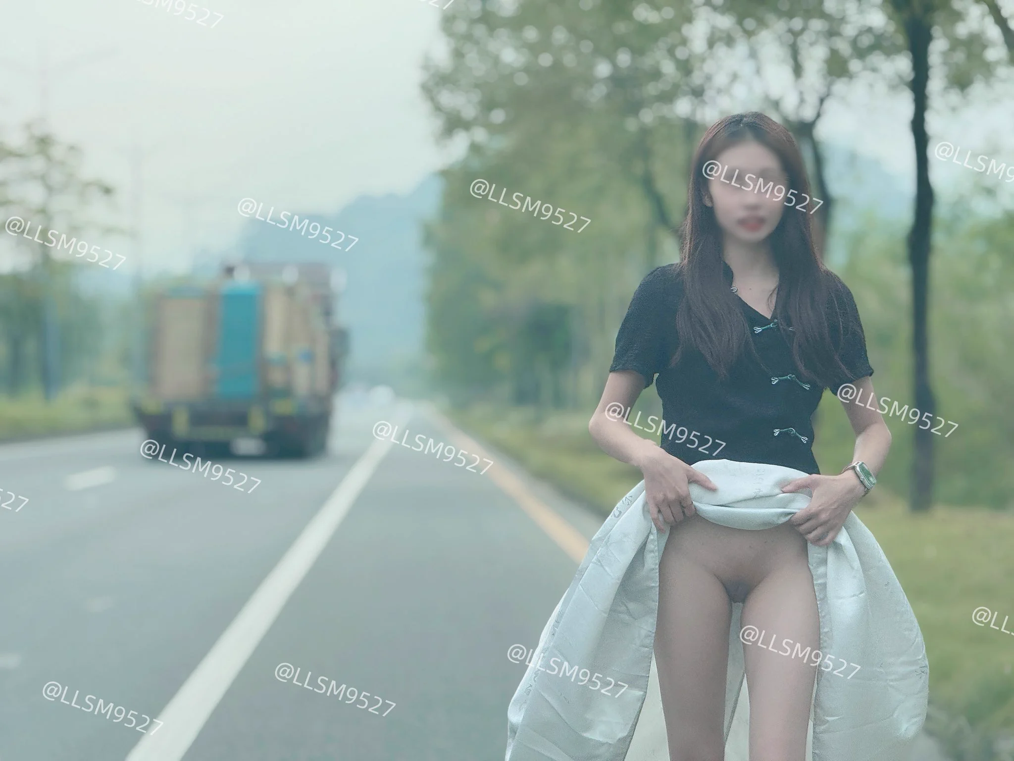 被主人逼下车脱衣服
不知道货车司机有没有专心开车呢❓
#露出任务 
@Public_Catgirl1 
@luchu888888 
@s172shhwuzn https://t.co/Rn0eD5Dqs7