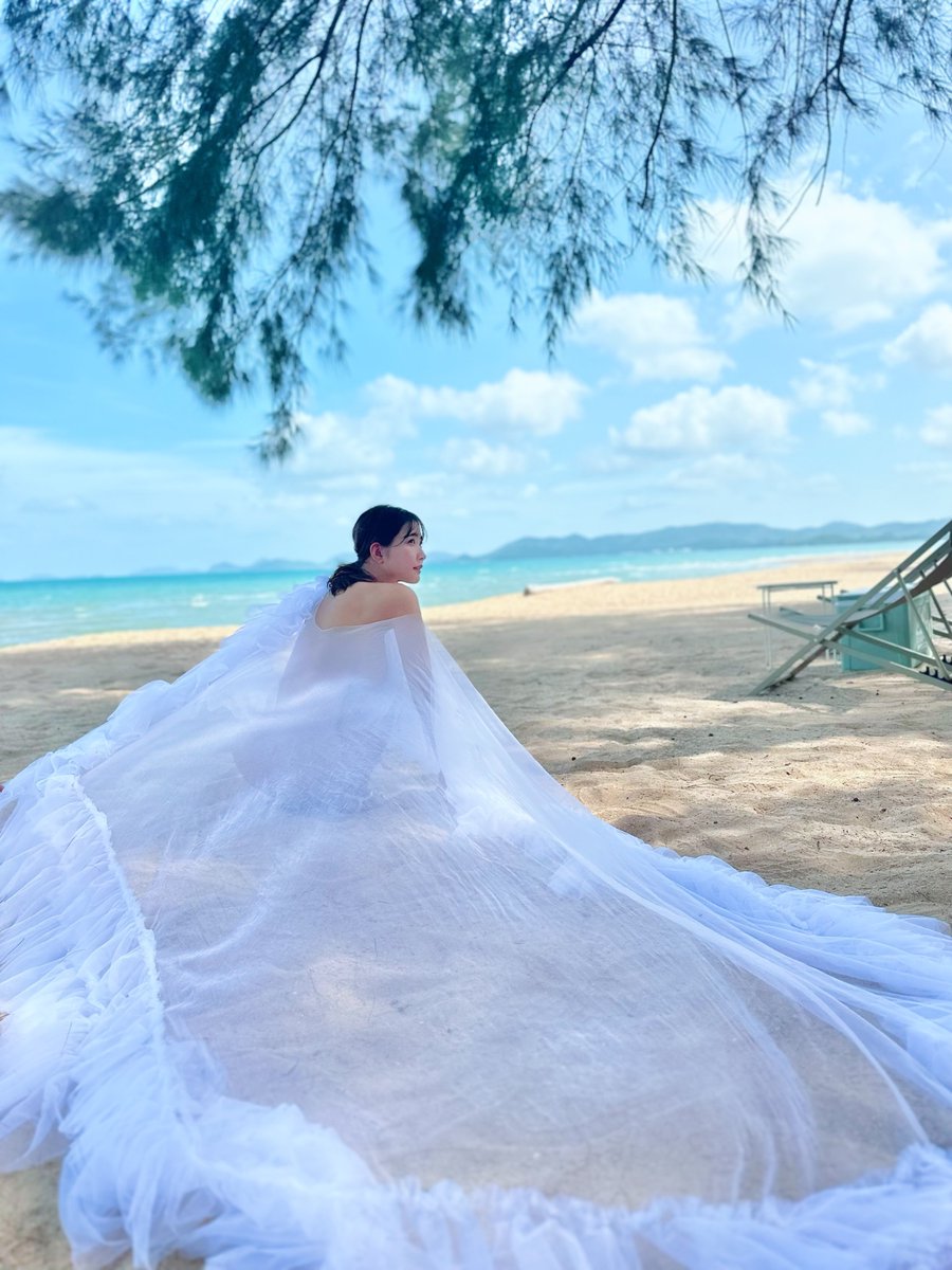 【 #週プレ 表紙】

11/17㈪発売の週刊プレイボーイの表紙をさせて頂きます💜

そして袋とじも……
すっぽんぽん通り越してヌードです。ポチもあります。ちゃんと袋とじです笑

1/7㈬発売の写真集先行カットです！
多分待ちきれなくなります。いや絶対。
お楽しみに！

写真集予約受付中⬇️
amazon https://t.co/ccD9HJNfZ3
セブンネット　https://t.co/QpXJUZ6Nbz
楽天ブックス　https://t.co/PCOB0qKgFb