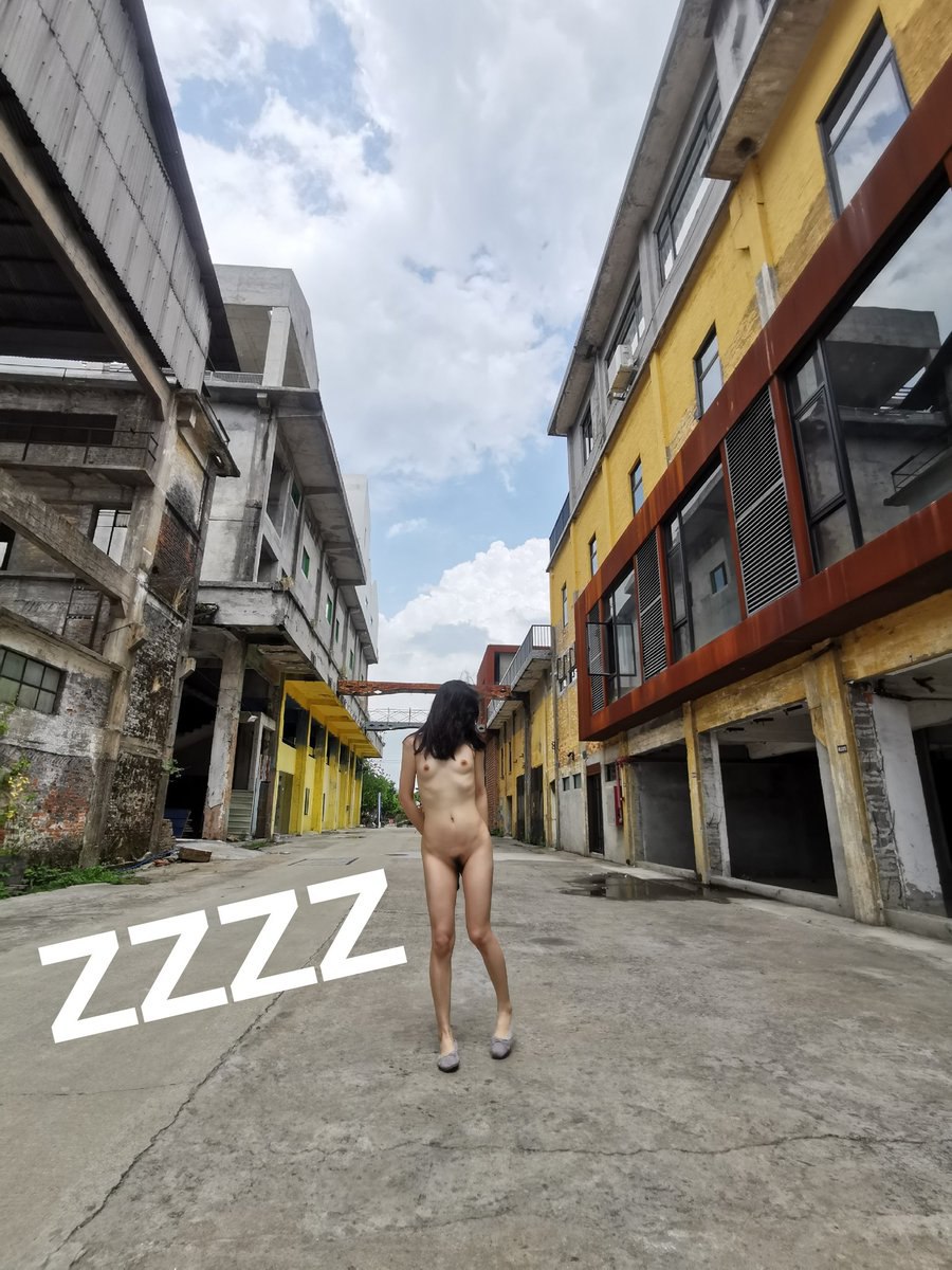 心跳和风声同步的时刻，就是最真实的自己  

投稿
@luchu888
@ypzs888
#露出 https://t.co/y0Ss1D7yBD