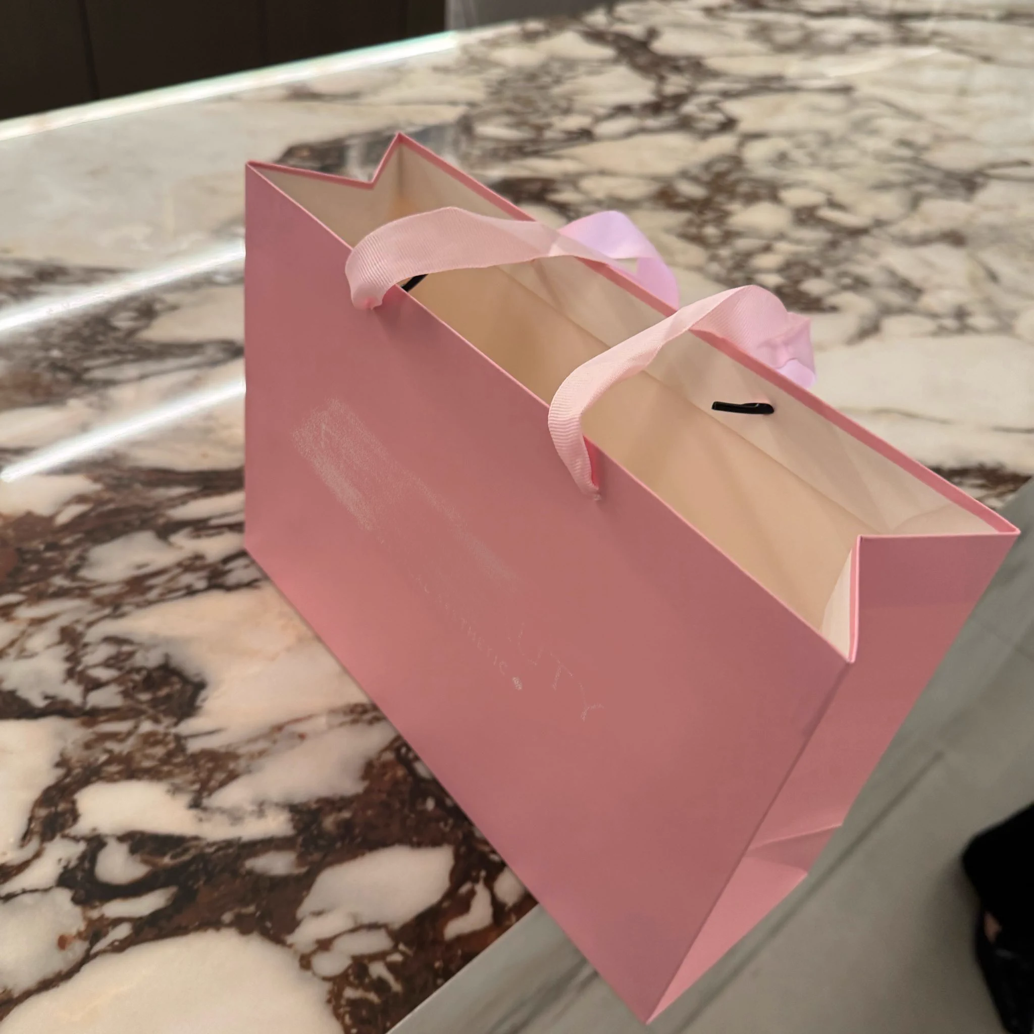 提前两天收到的生日礼物竟然是美容院送的 https://t.co/I13fPTxppH