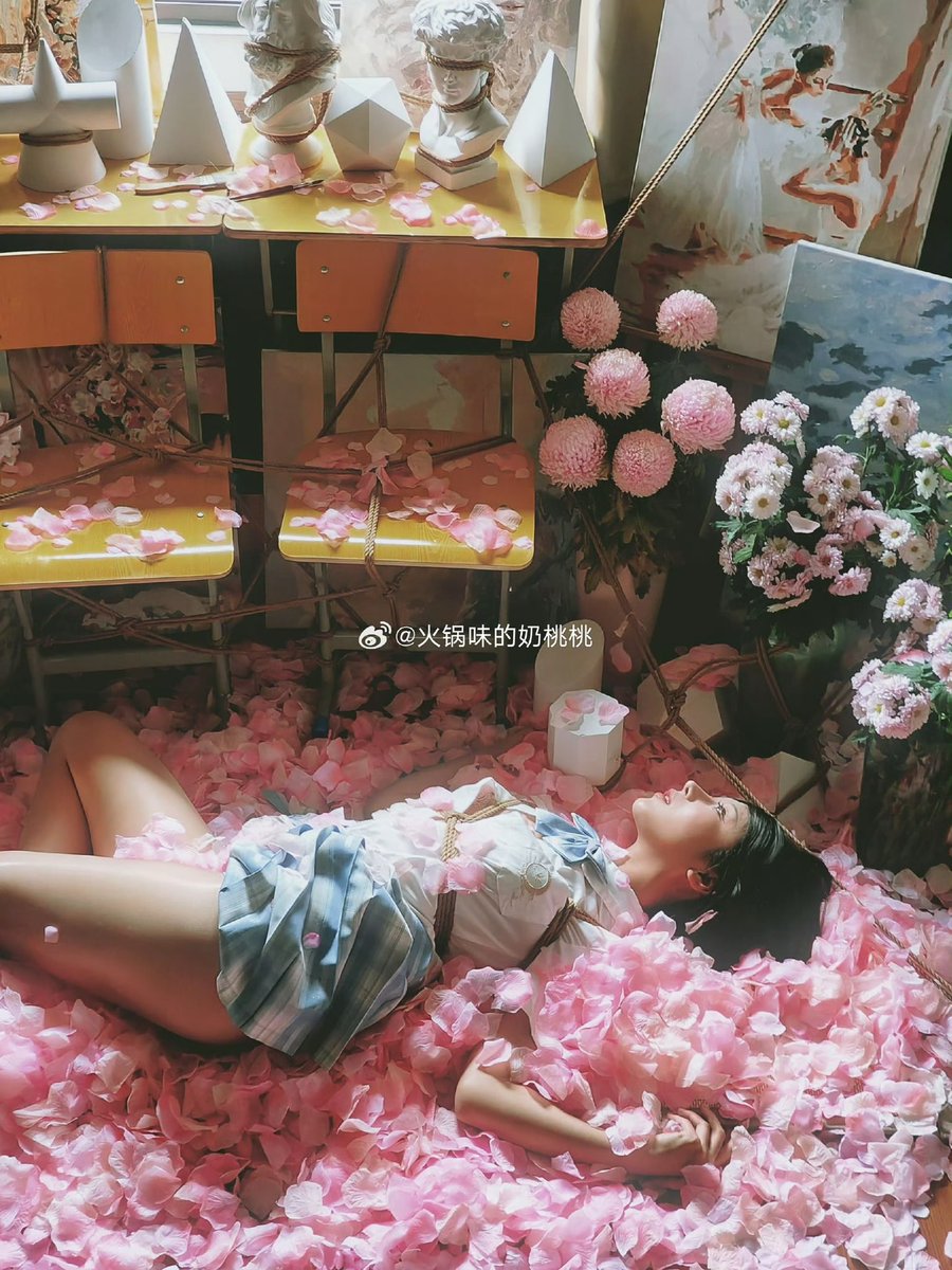 拍得爽爽的艺术创作，看起来简单其实三个多小时和云溪老师狠狠的只拍了9张😭
累累的但是爽爽的，特别特别美啊，好喜欢
看到相机里的那一刻一切辛苦都值得❤️ https://t.co/jtwv979jXl