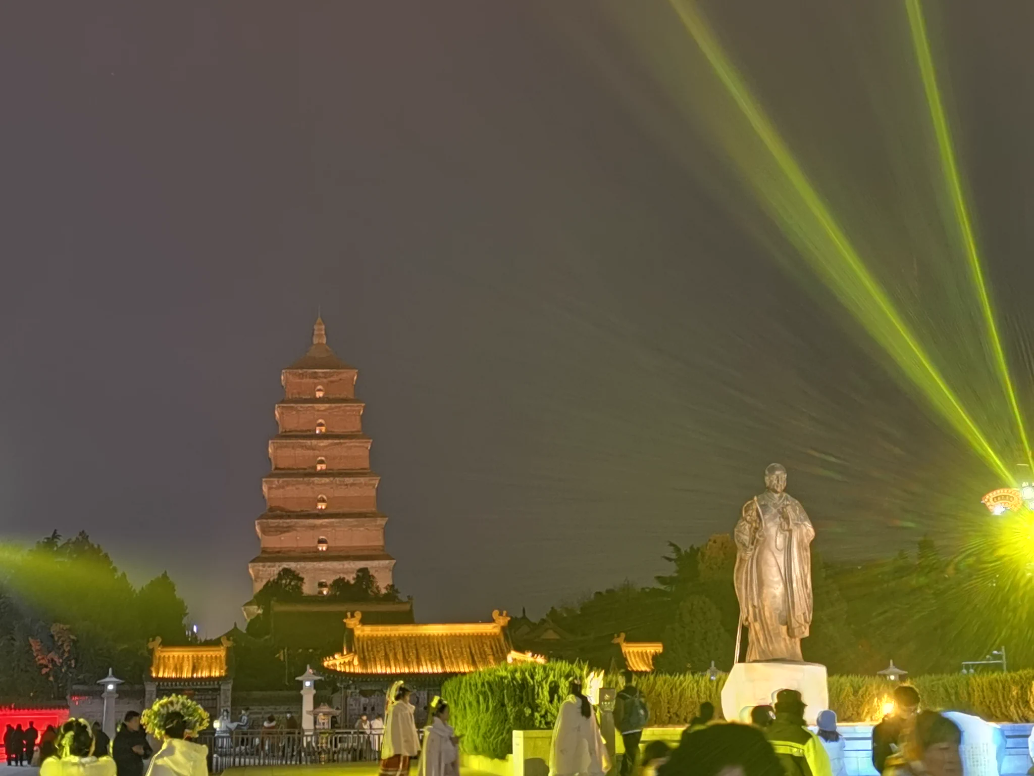 出门多了会感觉累，一段时间不出门又会觉得在家待着有点无聊。工作、孩子、老人每一个都是不能放下的，很羡慕那些说走就走的人们，可以按照自己想要的方式生活。发几张之前出门的景色照片吧。看看是不是在哪个地方和你们偶遇过…… https://t.co/9MDxypDNVM