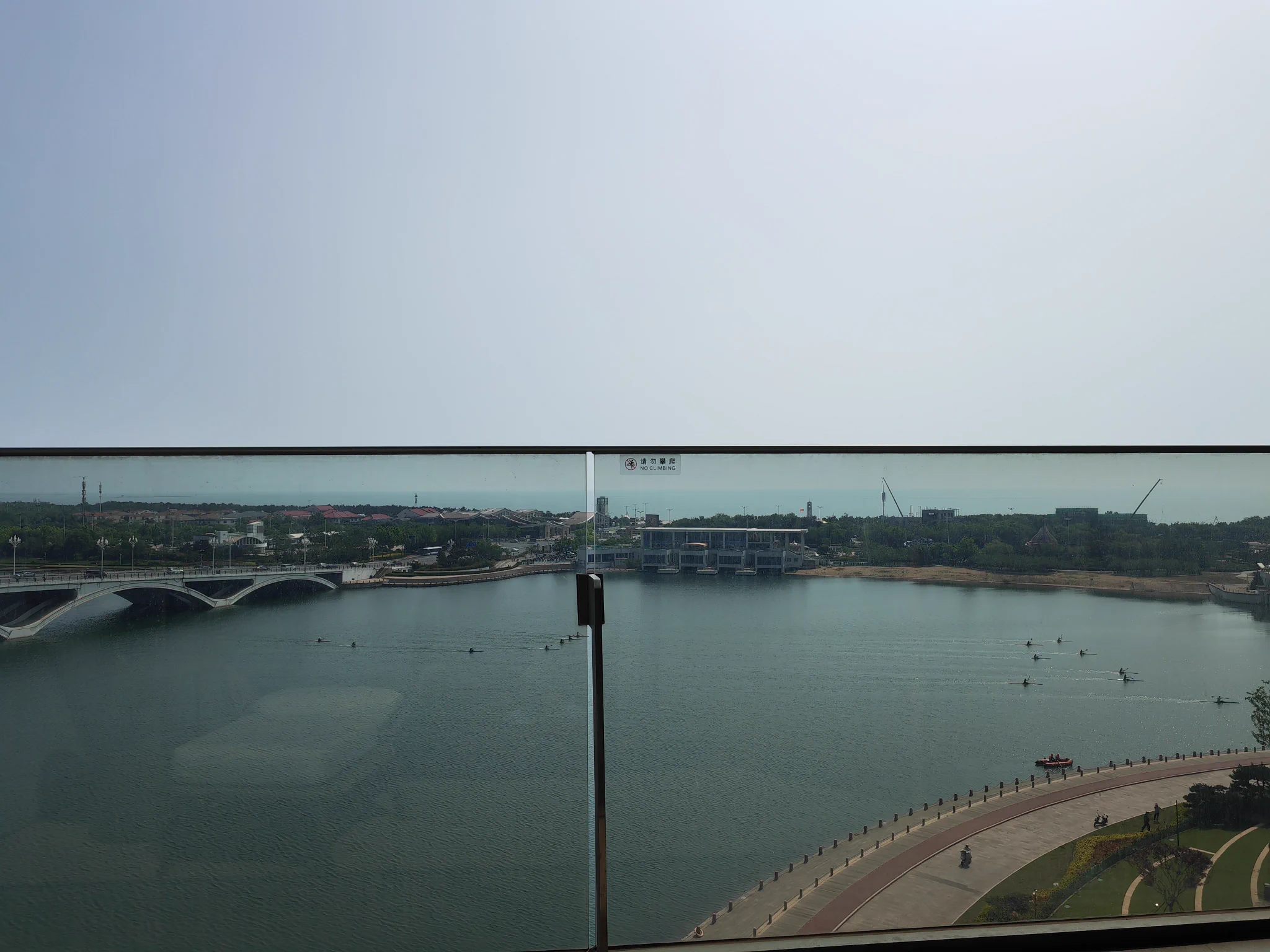 出门多了会感觉累，一段时间不出门又会觉得在家待着有点无聊。工作、孩子、老人每一个都是不能放下的，很羡慕那些说走就走的人们，可以按照自己想要的方式生活。发几张之前出门的景色照片吧。看看是不是在哪个地方和你们偶遇过…… https://t.co/9MDxypDNVM