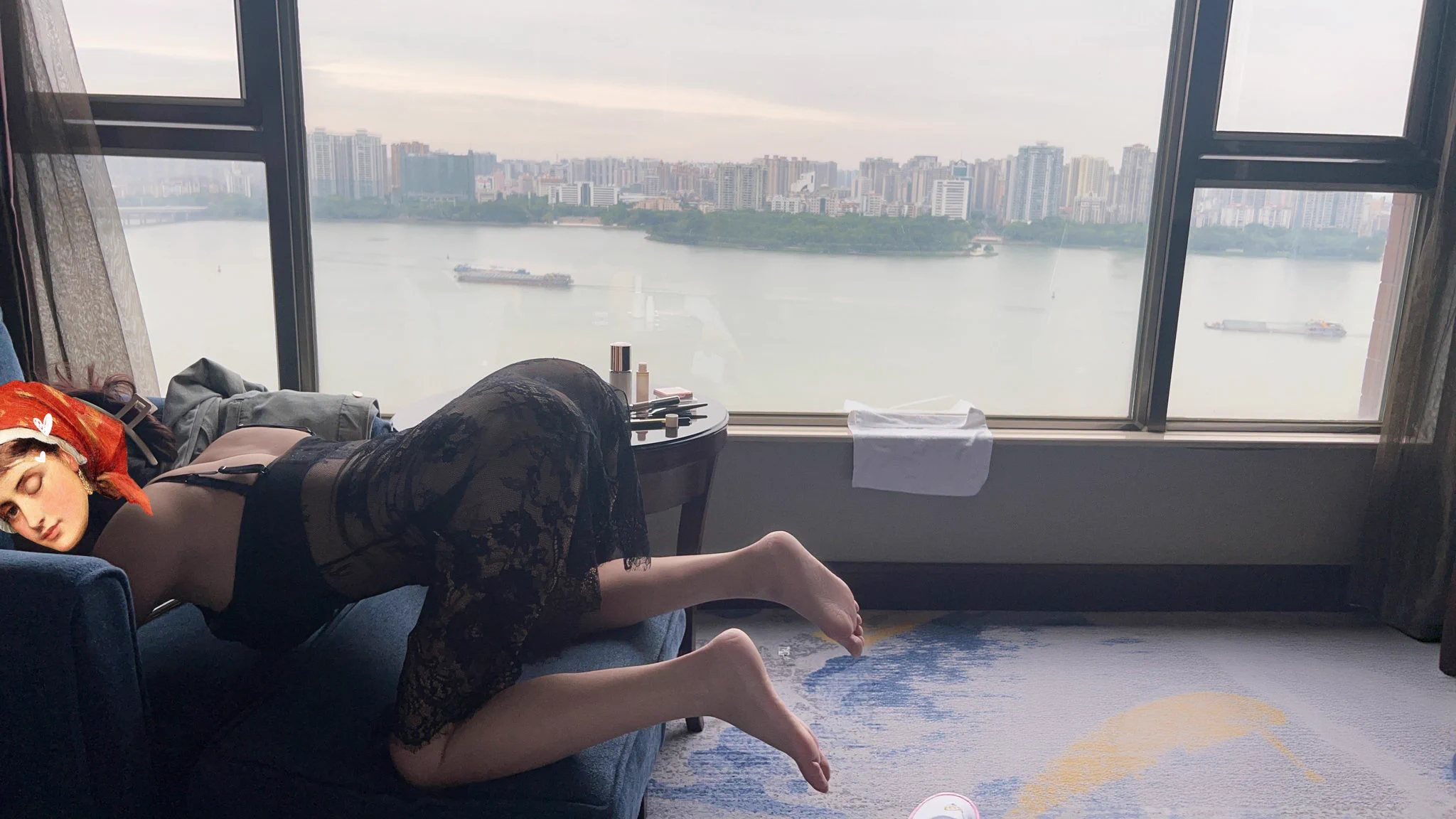 长江边，客房里，还是少妇背迷人啊，背着老公出来和我约会，贡献骚妻给我玩 她老公在家很少操骚妻了 很多次都是骚妻穿着性感的衣服给老哥打飞机，他们夫妻在家也玩的变态，经常我内射过的逼，回家让她老公舔，就是不给她老公干，美其名曰为我守身如玉，哈哈哈，少妇难得。 https://t.co/iq6U5uH0LI