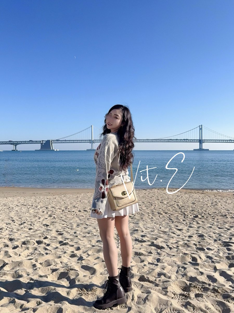 釜山行✈️Day 4🇰🇷

豬肉湯飯喝了、韓牛吃了、海水浴場去了、滑坡車玩了、夜景看了

#OL穿著得體的日常

在城市中有那麼漂亮乾淨的海灘
真的是既違和又令人羨慕的事
好喜歡廣安里的海天一色🌌 https://t.co/OXUIiy8K1G