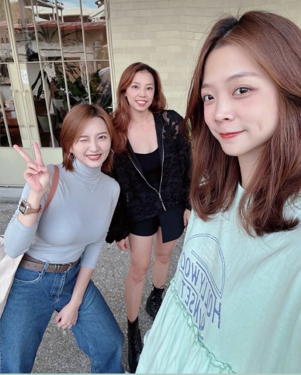 今日聚會😍國小至今的好朋友們🥰🥰才34歲而已中年妳個頭要40+我才會認老XD https://t.co/HaMohxY9Ei