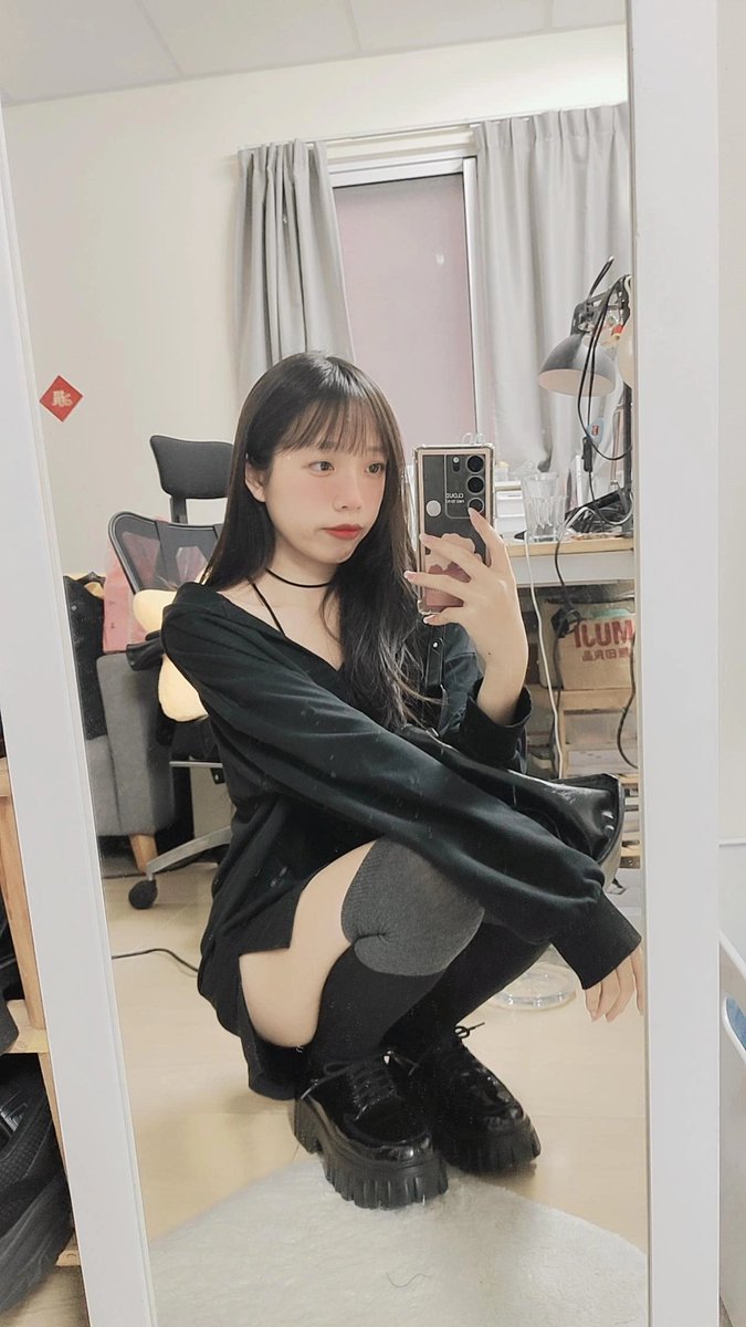 冬天就算穿短褲也會穿長襪🪻 https://t.co/BAIEE6o6YP