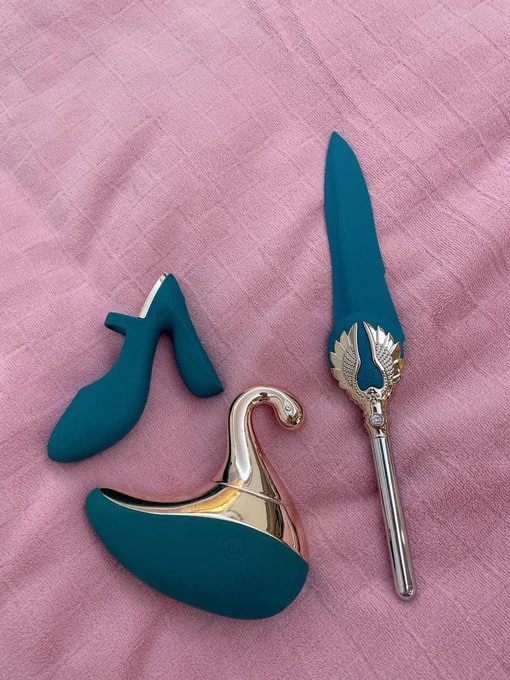 今天剛買的噴水 三件套
晚上誰能和我欣賞✌🏻 https://t.co/wvK2nS652o