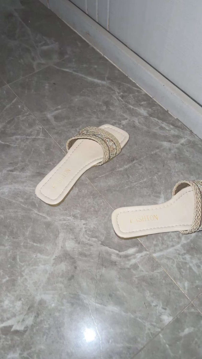 刺激骚凉拖，带温度好好的伺候骚逼美鞋 https://t.co/6pICuA59RI