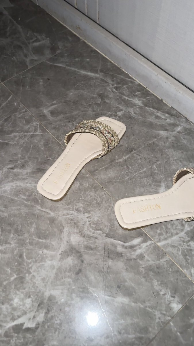 刺激骚凉拖，带温度好好的伺候骚逼美鞋 https://t.co/6pICuA59RI