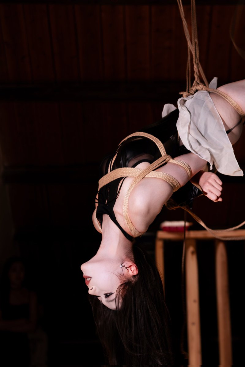 蛸壺や
はかなき夢を
夏の月
🪢：@Esir54309119 https://t.co/SHW6cJRxZ5