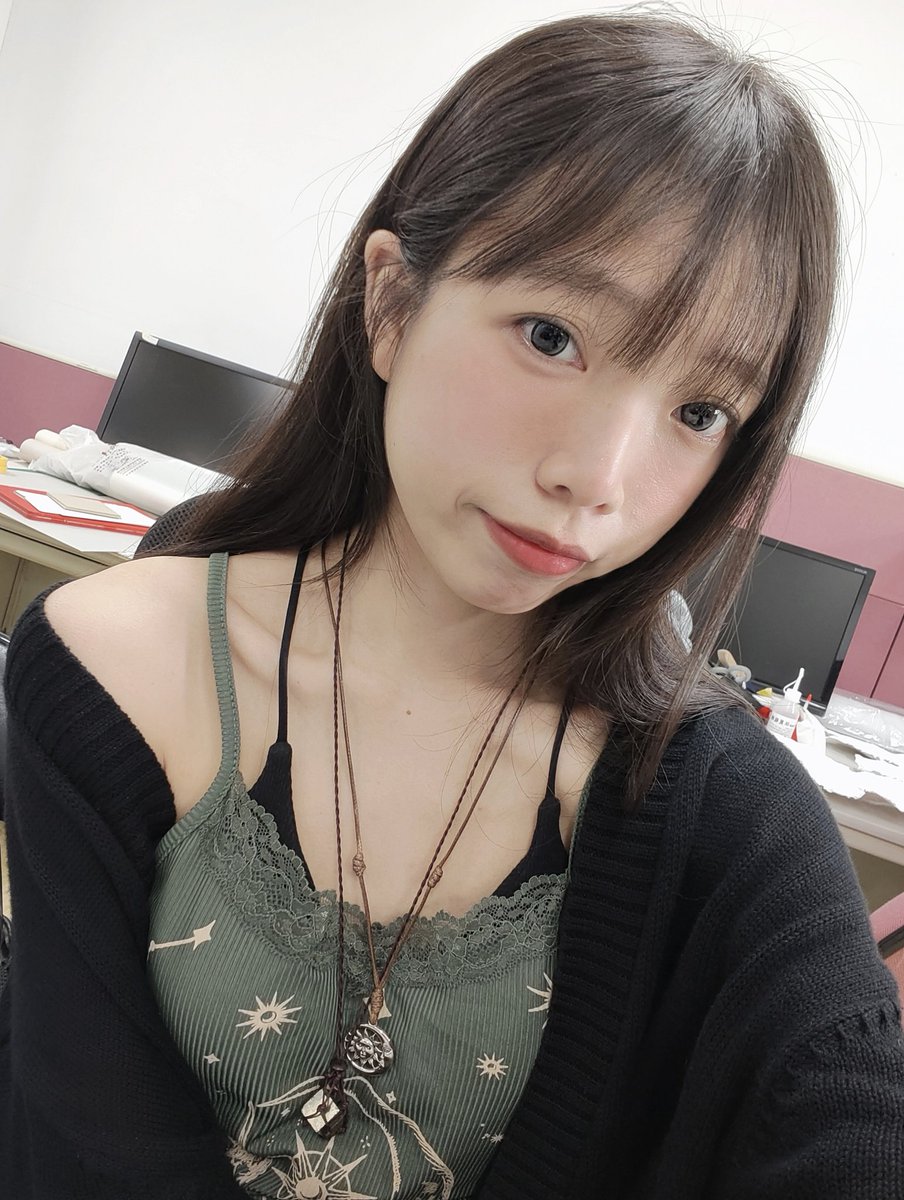 這樣算童顏嗎
算了我也才24歲
講什麼童顏🥹 https://t.co/gkwYKtFEB3