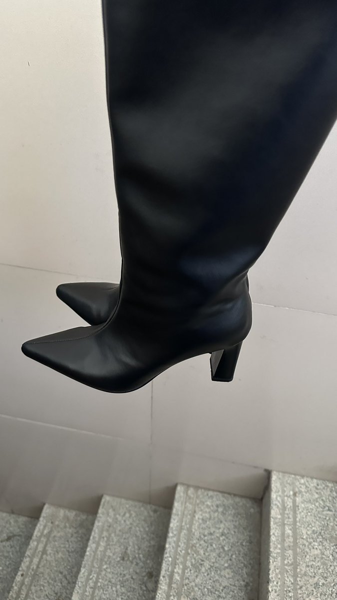 解锁🔓茶蓝过膝长靴👢味道👅好舒服温和果然人美脚香鞋更浪，老规矩先拍几组图片给大佬们观赏一下，玩图大家登机即可观看！ https://t.co/pwLZJ2UX9Q