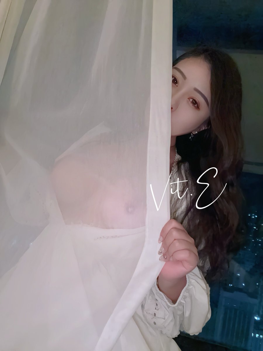 夜間版🌃

老樣子，充飽電就能一日兩更🔋

好久沒補圖庫
拍照變得陌生又害羞…( *´ ཫ`*)

#不在辦公室 
#OL釜山行 

拍一半被N看到
我尬得手腳蜷曲把衣服攏上裝忙🤣 https://t.co/HR1QQ9nrJO