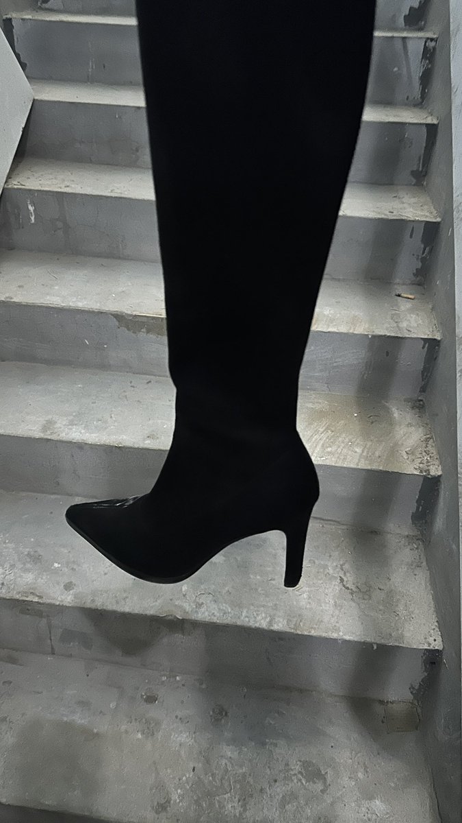 射绒面过膝流行跟靴底 https://t.co/KRnIQy3Oln