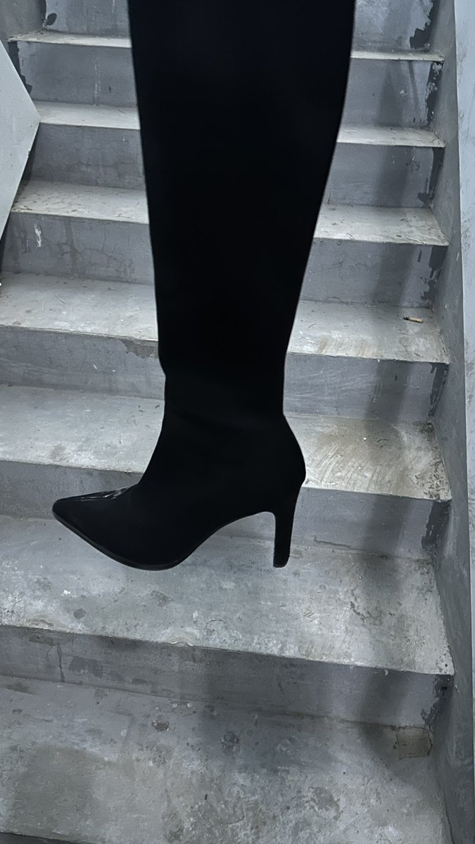 射绒面过膝流行跟靴底 https://t.co/KRnIQy3Oln