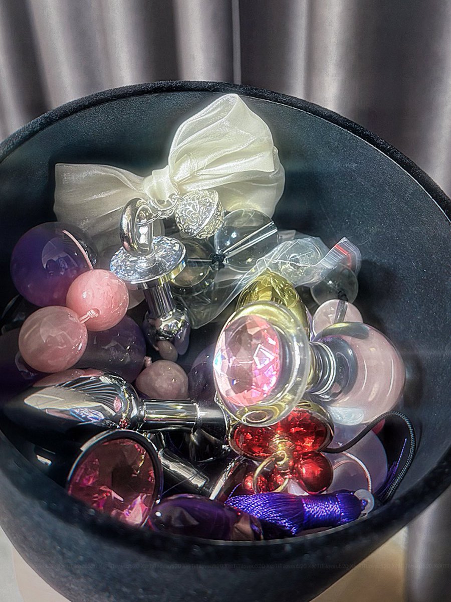 小时候梦想有自己的一大箱珠宝，长大以后这也算是实现愿望了 https://t.co/6AKv2mmSJF