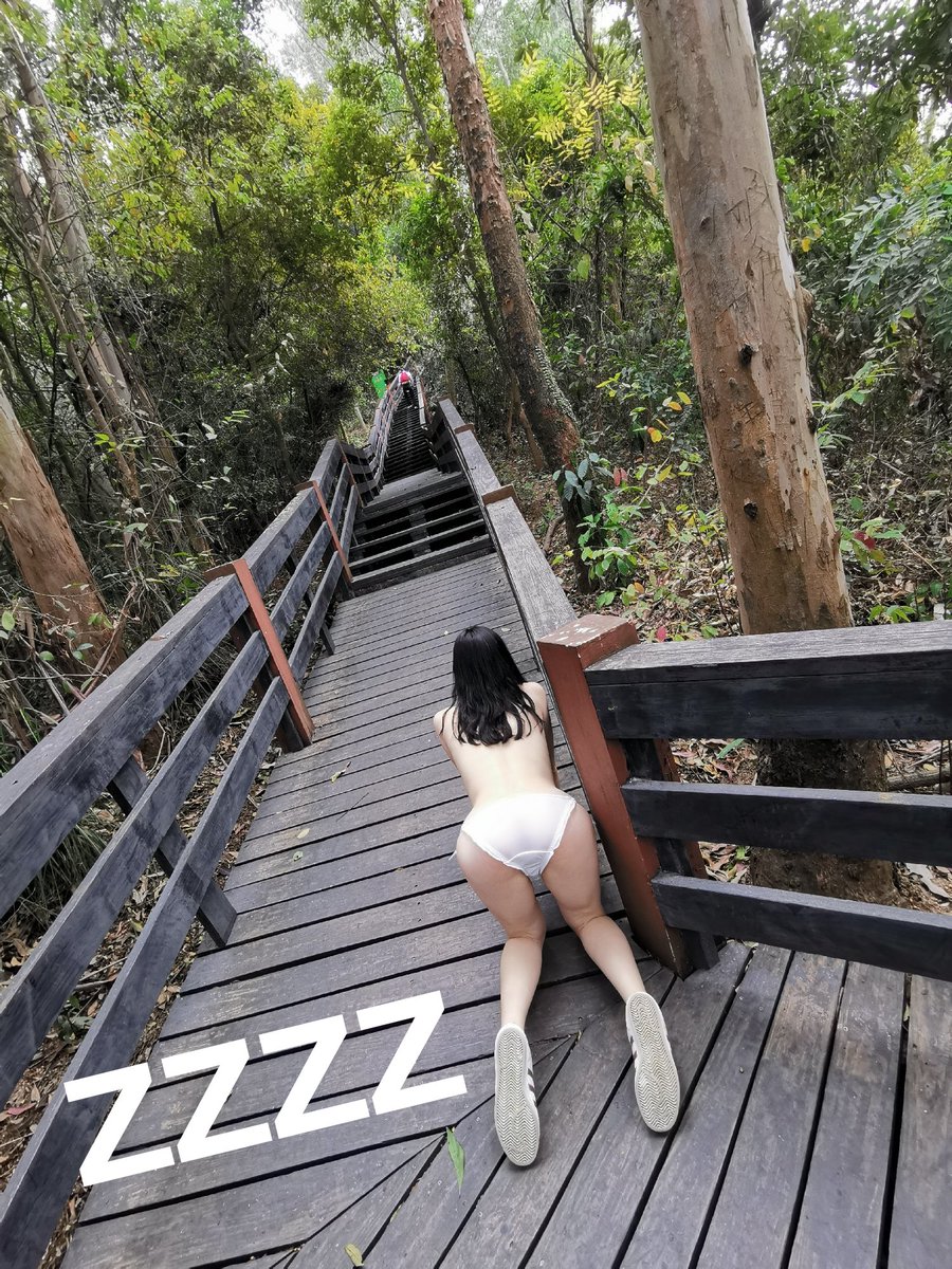 衣服留在家，我把胆量带出门。  

@luchu888
@ypzs888
#露出 https://t.co/772DsOcp4x