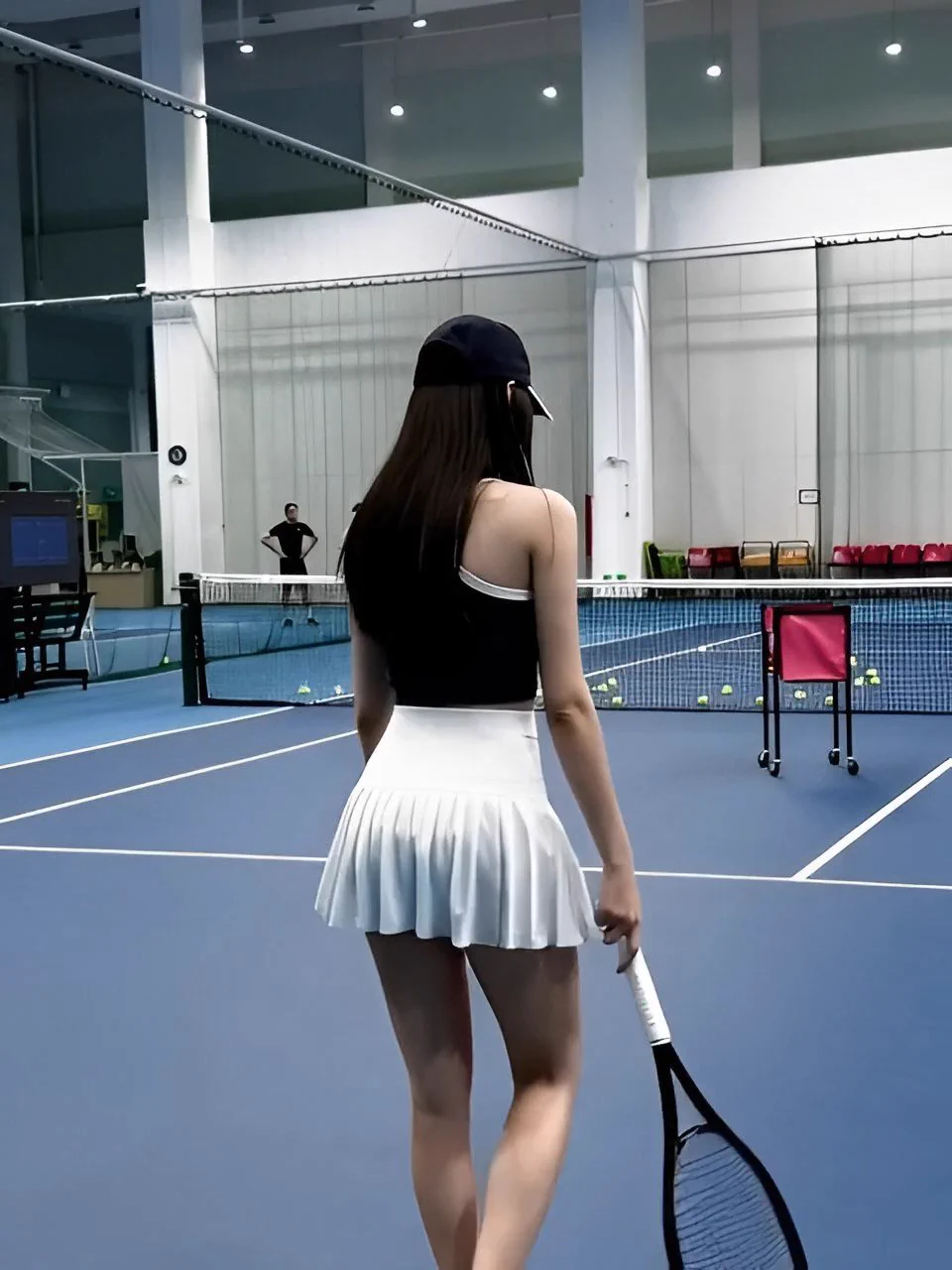 还是很喜欢在周末享受下时光，这不，有个推友来约我打球了～

他开玩笑问我敢不敢在球场上摆个造型，我任性冲动又张狂~

你愿意陪我一起玩刺激的游戏吗？配合度超高，主动才有故事哦。。。 https://t.co/qlvPBH82mY