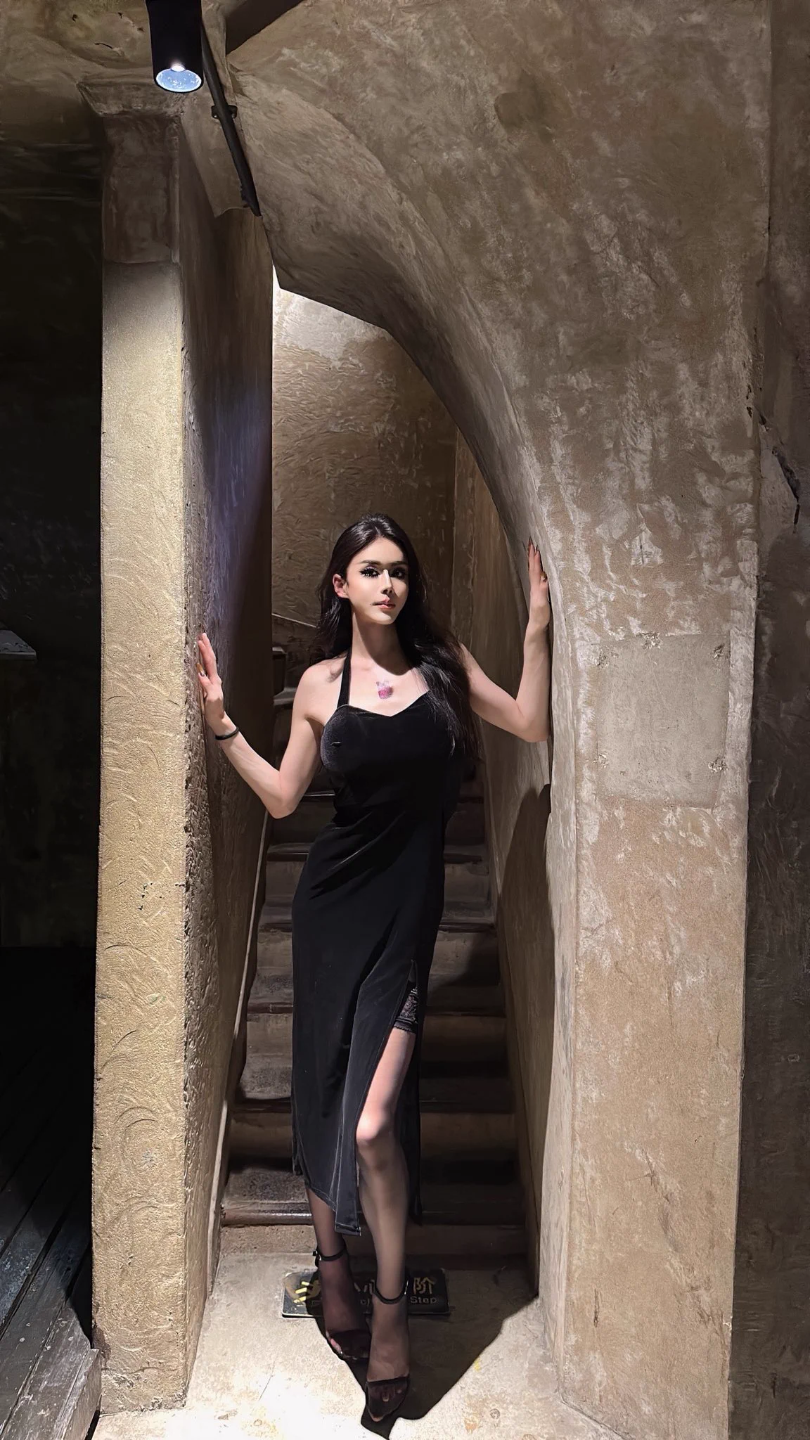 他们都说
在性工作者眼中 就没有人不是卖的 只是没有开到合适的价格
但我想说 肯定不是这样的
追求财富只是我缺乏安全感的弥补手段
我也有过不要钱只想得到爱的时候
我得到了吗 不卖就会被珍惜吗 不还是被始乱终弃
人会走 心会变 但是钱却不会背叛我
人留不住 留点纪念品天经地义
#广州ts #上海ts https://t.co/brSi5p0biS