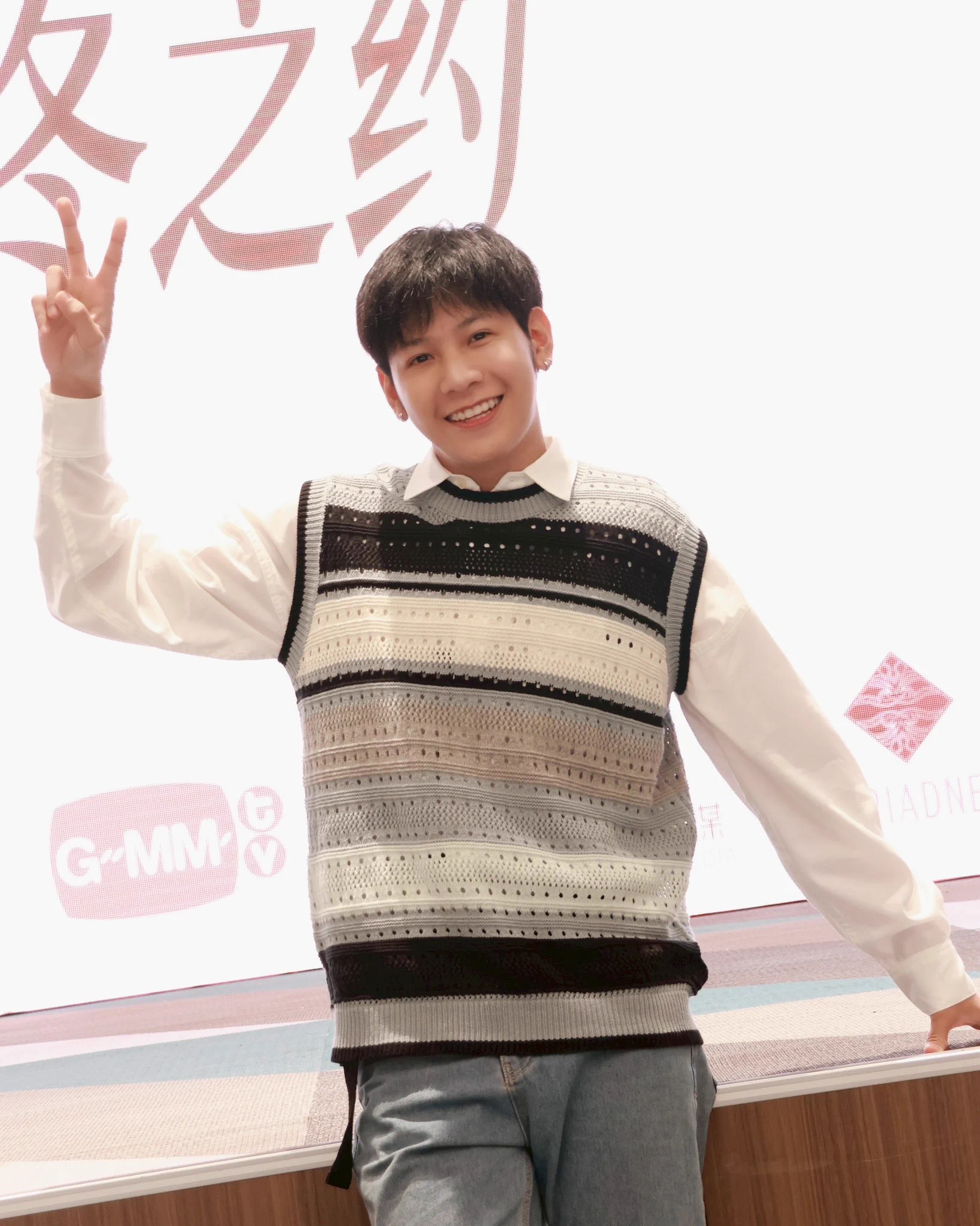 今天我们就要见面了！大家都准备好了吗？一起来拥有趣时光吧

วันนี้เราจะได้เจอกันแล้วนะครับ 
พร้อมกันหรือยังครับ 
แล้วมาสนุกไปด้วยกันนะครับ ❤️

#SingtoWarmWinterinShanghai 
#SingtoFansign
#GMMTV @stjinx_maya https://t.co/qxh8b0V0zs