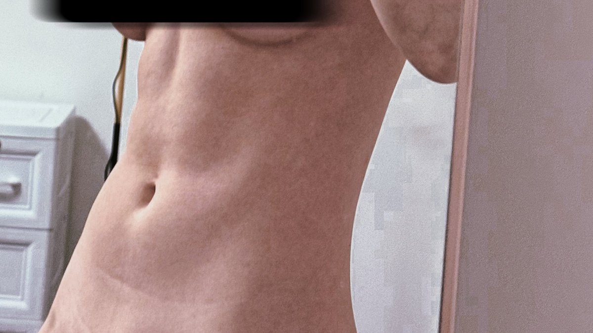 🤯我这是腹肌还是脂肪阴影?

（得擦镜子了……）

#腹肌 https://t.co/HRqcWoU3Vt