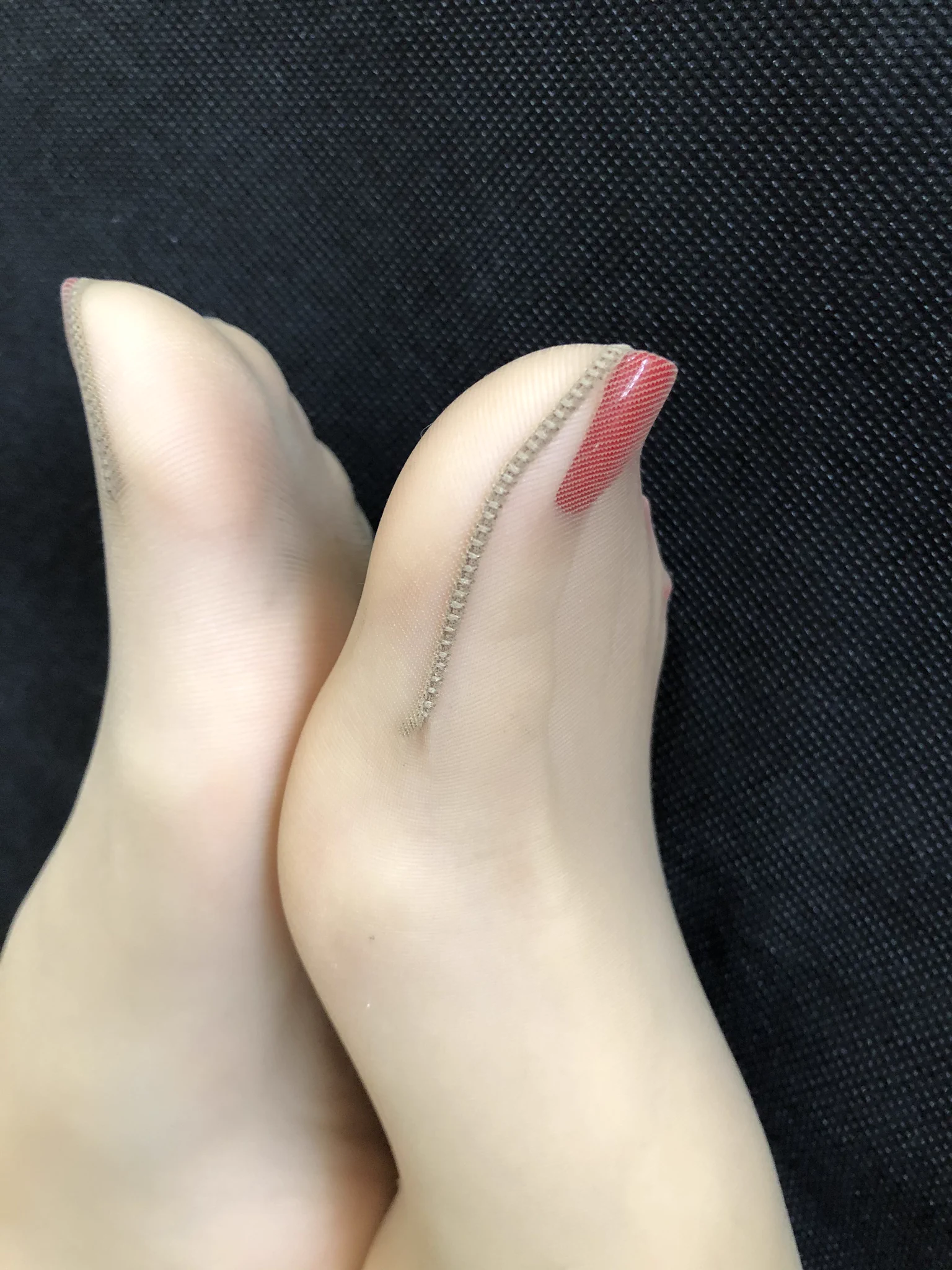 玉足美脚 是不是你的宝藏女孩呢？

#丝袜 #美脚 #玉足 https://t.co/C7j9CM8114