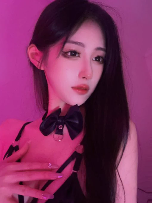 红袖添香原创日榜👇
@SentoFeng  @SentoHong
@SentoTing   @SentoKong
12.06日榜1️⃣
图一  工口萝莉 @kougongluoli_
图二 栗子cfh  @BAILUWHITEDEER
图三 米粒 @miluoli99
图四  小呆 @daidai125811
原创投稿私信 @SentoHong验证 https://t.co/k5yQ75OKWU