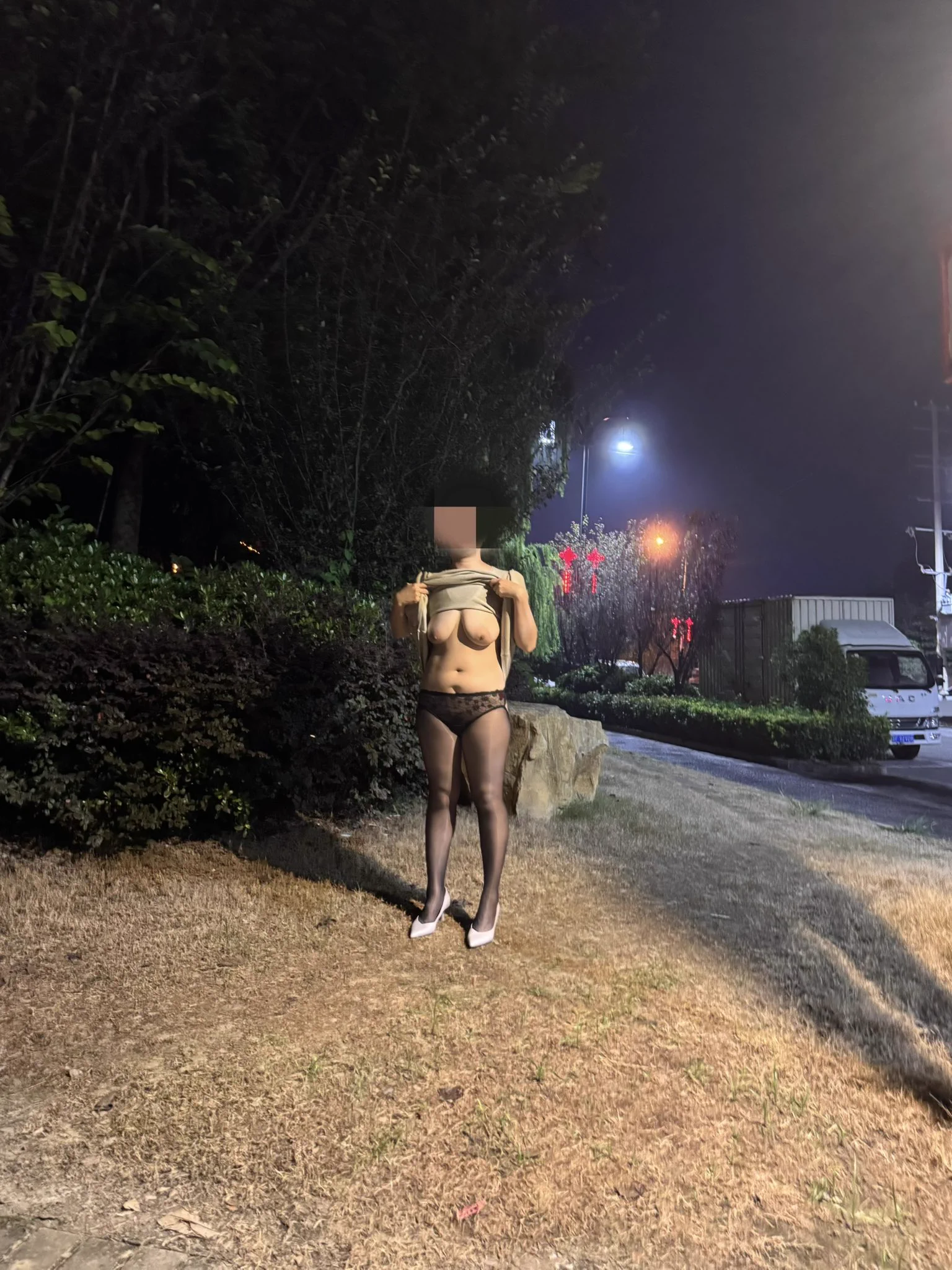 脱掉羽绒服露出牺牲大不大 #露出 #人妻日常 
@luchu888 
@luchu888888 
@anavicgrecceu https://t.co/eOKH2tlPEA