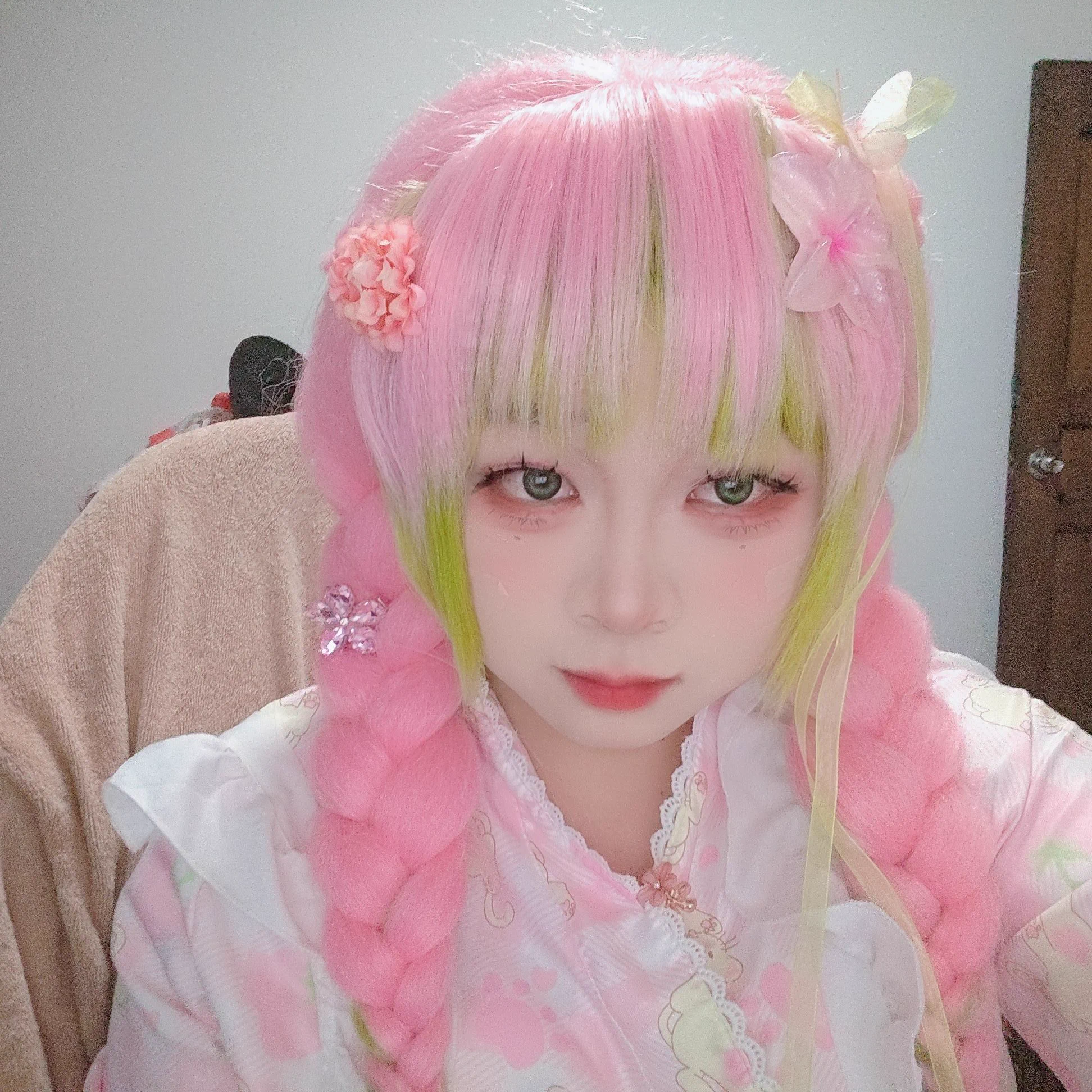 耄耋陪玩店陪陪照片第九弹
这次是多个陪陪混一起哦，包含柚，🐮，🐱哦。
猫猫这一期照片可可爱爱学生服，还偷偷摸摸露个小肚脐哦，捏捏❤️
🐮的蜜璃也是进步了哎，没有单时候练妆也是正常
柚又有大全套啦，难道说其实是cosplay高手
想点游戏陪玩的可以进q群哦，有很多游戏比如粥派lol等等
#男娘 #伪娘 https://t.co/6G6fdG90fz