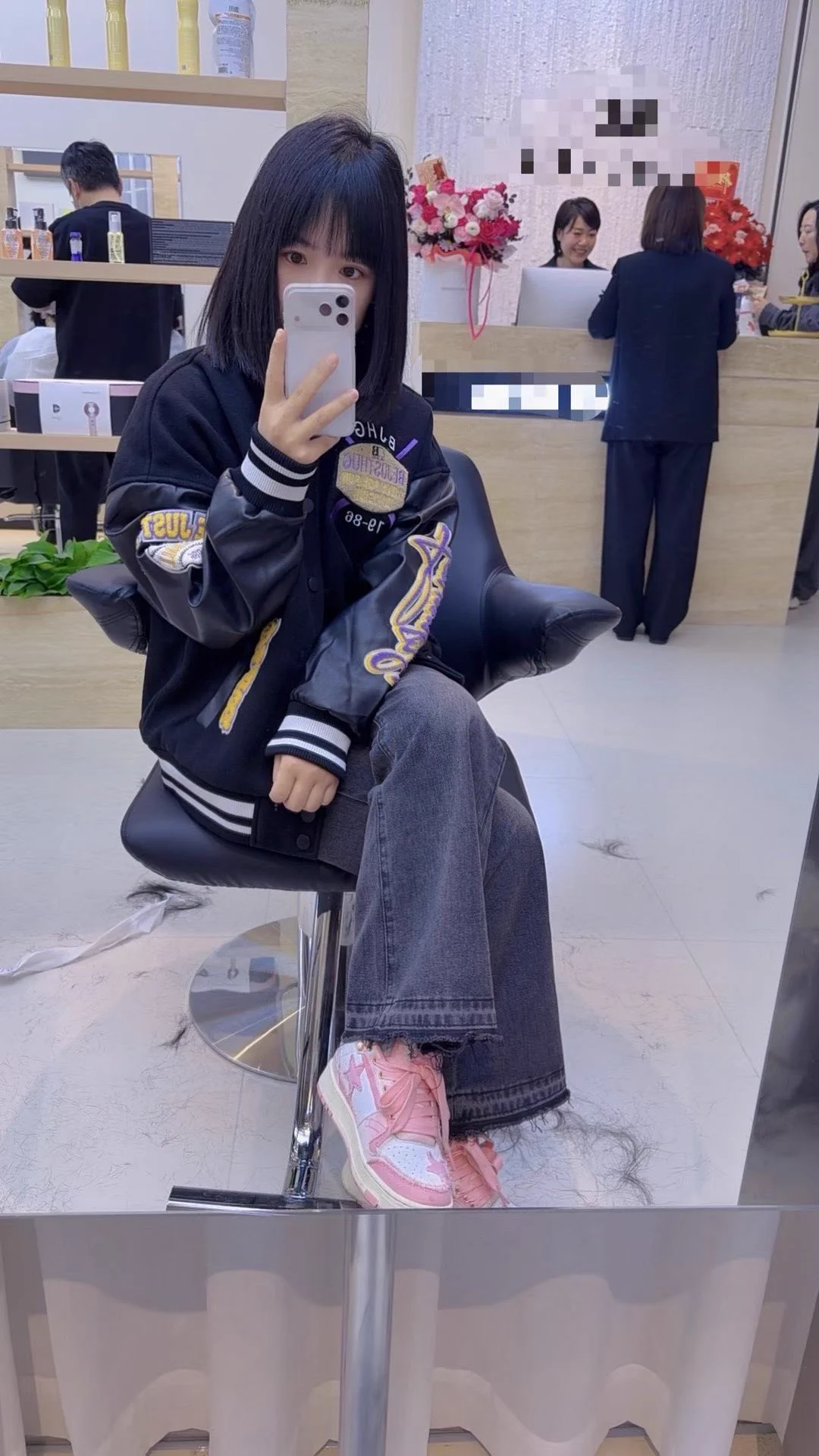 真他妈想 我在剪头发的时候，你个傻逼趴在我脚底，让我踩着你当脚凳，给我舔鞋底 #atm奴 #rush #榨金 #女s https://t.co/YxD48dqb4C