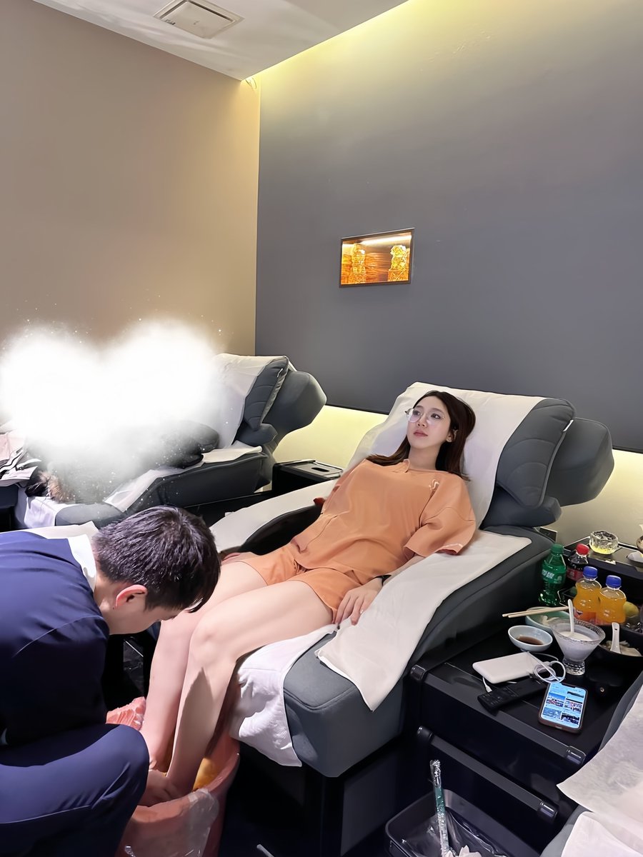 当摁到脚底的一瞬间~

那种温度、那种力道
我整个人都安静下来

心里有种麻麻的感觉...  #北京 https://t.co/89eJ4bX15Q