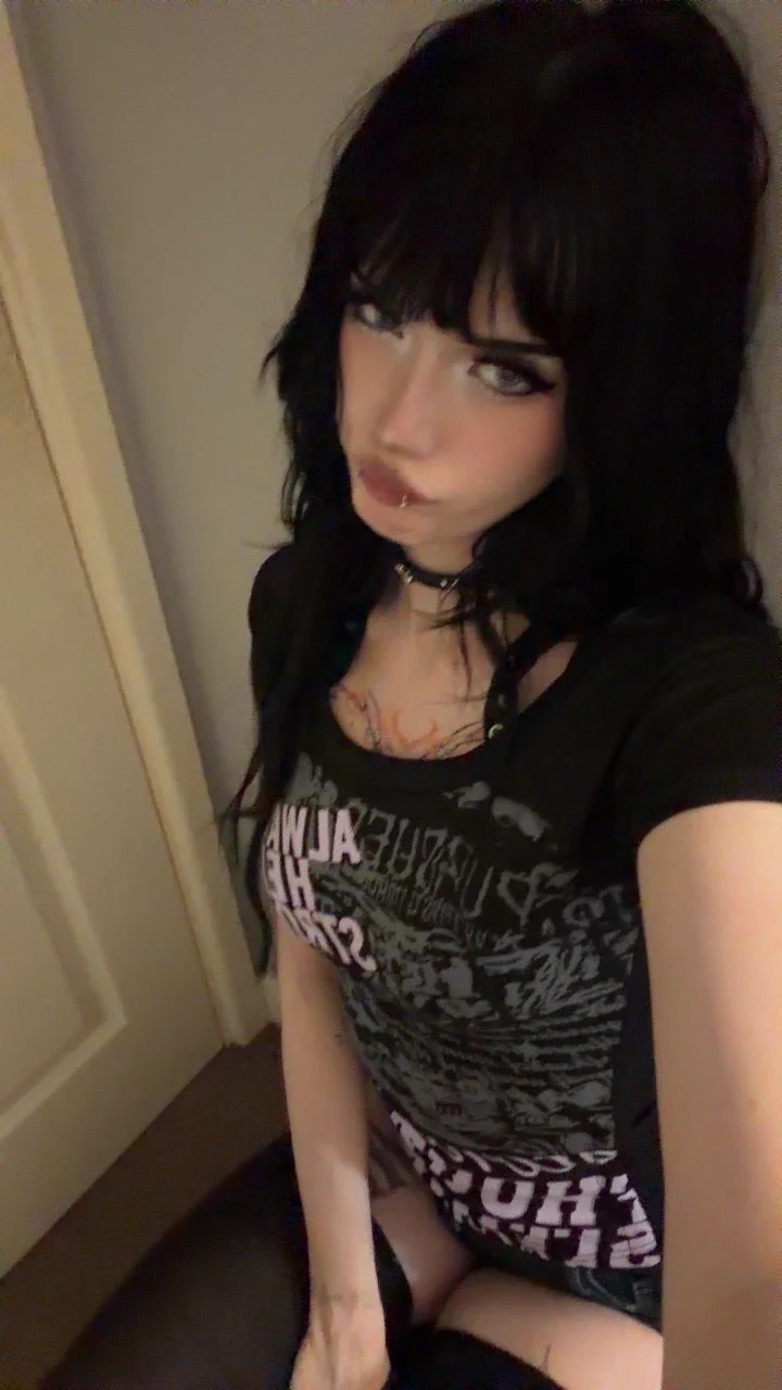 give me a kiss rn https://t.co/wbAEZ2bIhw