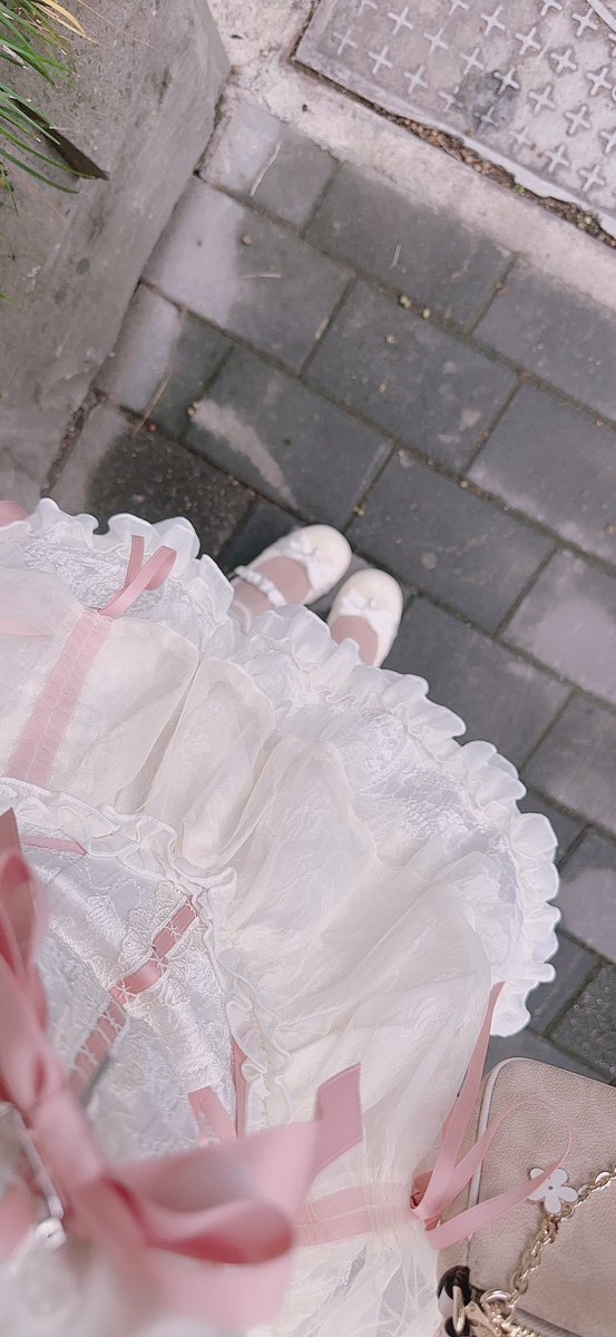 最近vlog灵感枯竭，好焦虑啊😫你们想看锤酱更新啥？日常吃饭吐槽嘛？还是约会小tips？评论区砸建议来！！！多说几条我爱看💕💕
#vlog日常 #粉丝互动 https://t.co/HlZ6wlfxls