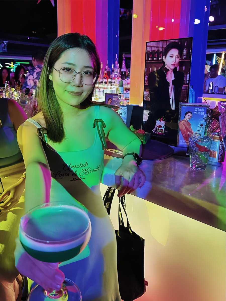 才两杯，心里小白兔就开始乱撞了~

但我就是不说，让你自己猜...     #北京 https://t.co/EX2XmqQZvl